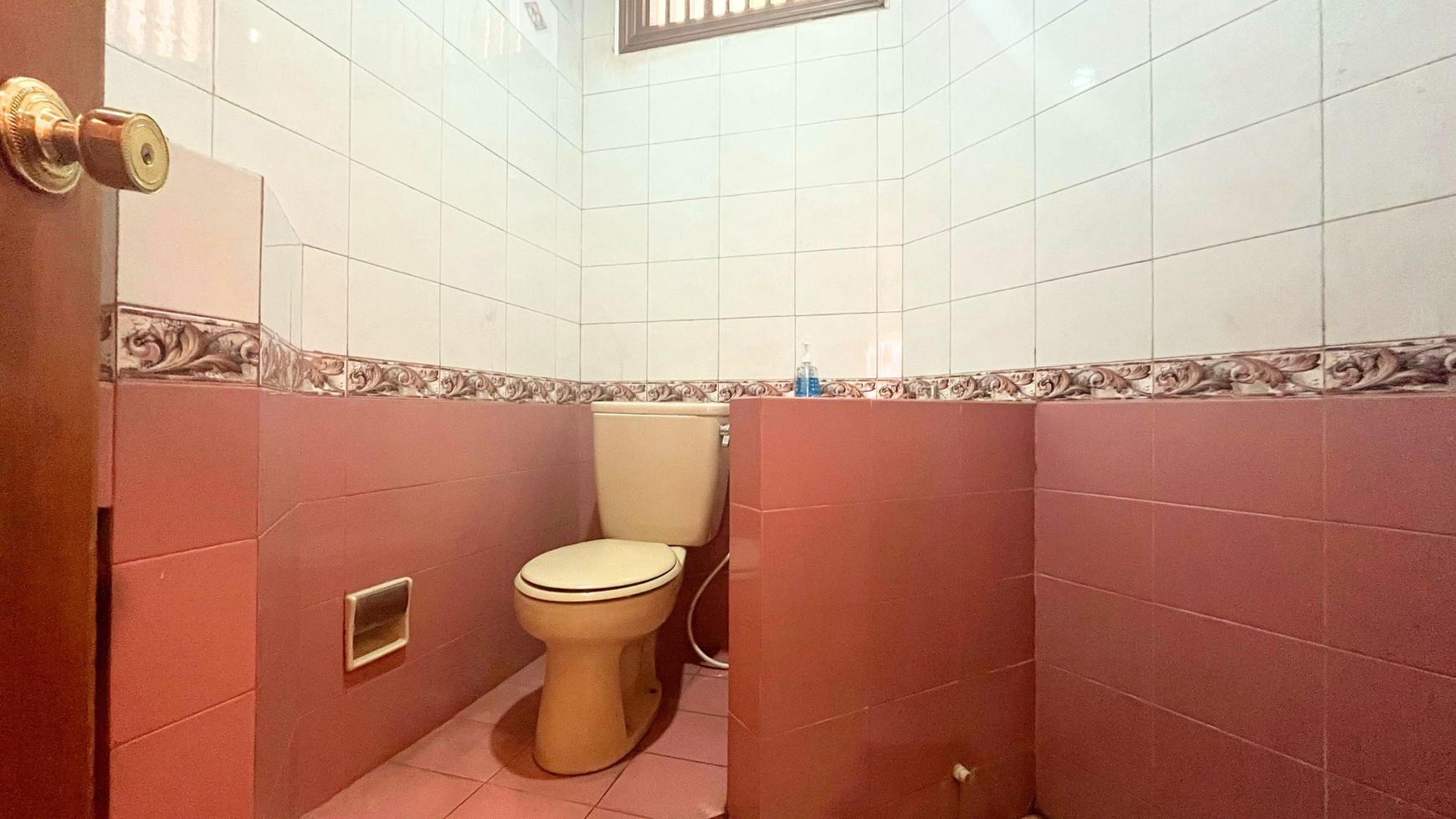 Rumah Luas & Fungsional di  Komplek Nyaman Cinere Berfasilitas Lap Tennis & SwimPool