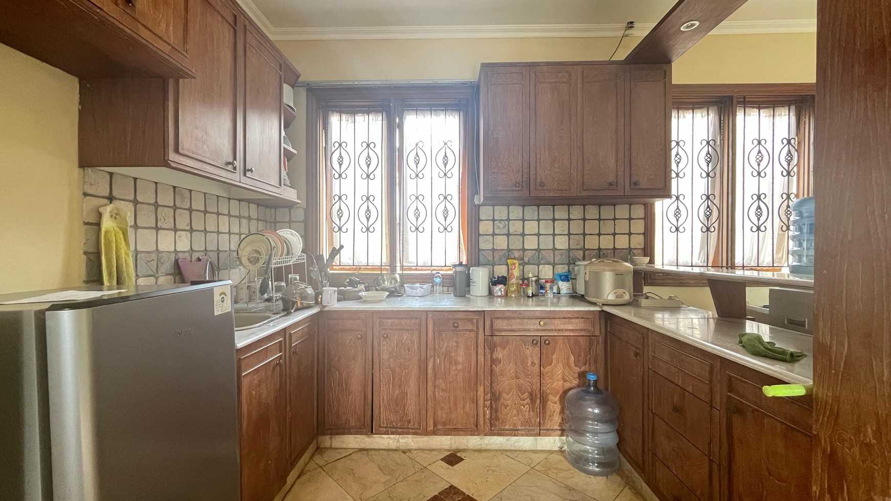 Rumah Luas & Fungsional di  Komplek Nyaman Cinere Berfasilitas Lap Tennis & SwimPool