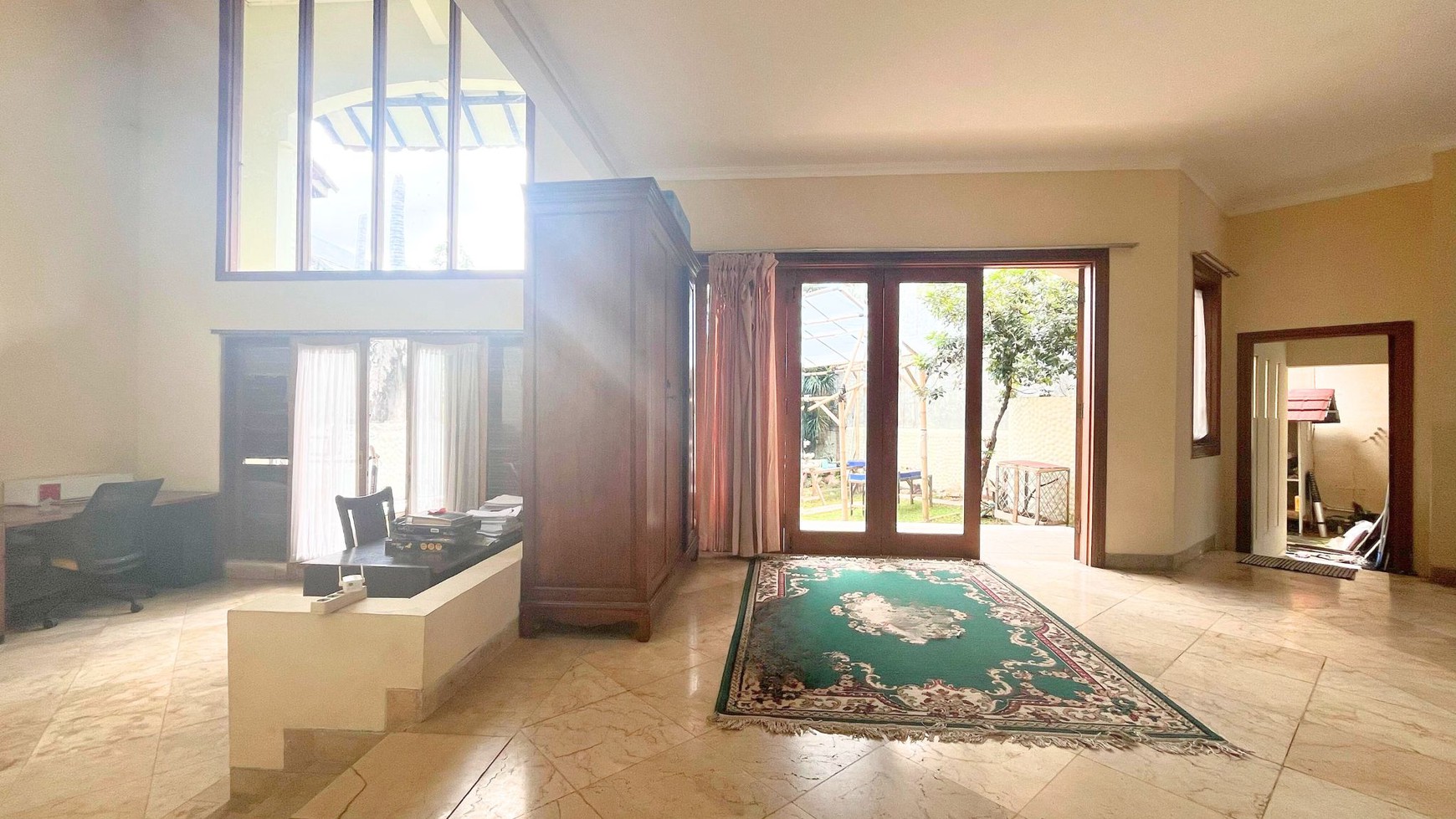 Rumah Luas & Fungsional di  Komplek Nyaman Cinere Berfasilitas Lap Tennis & SwimPool