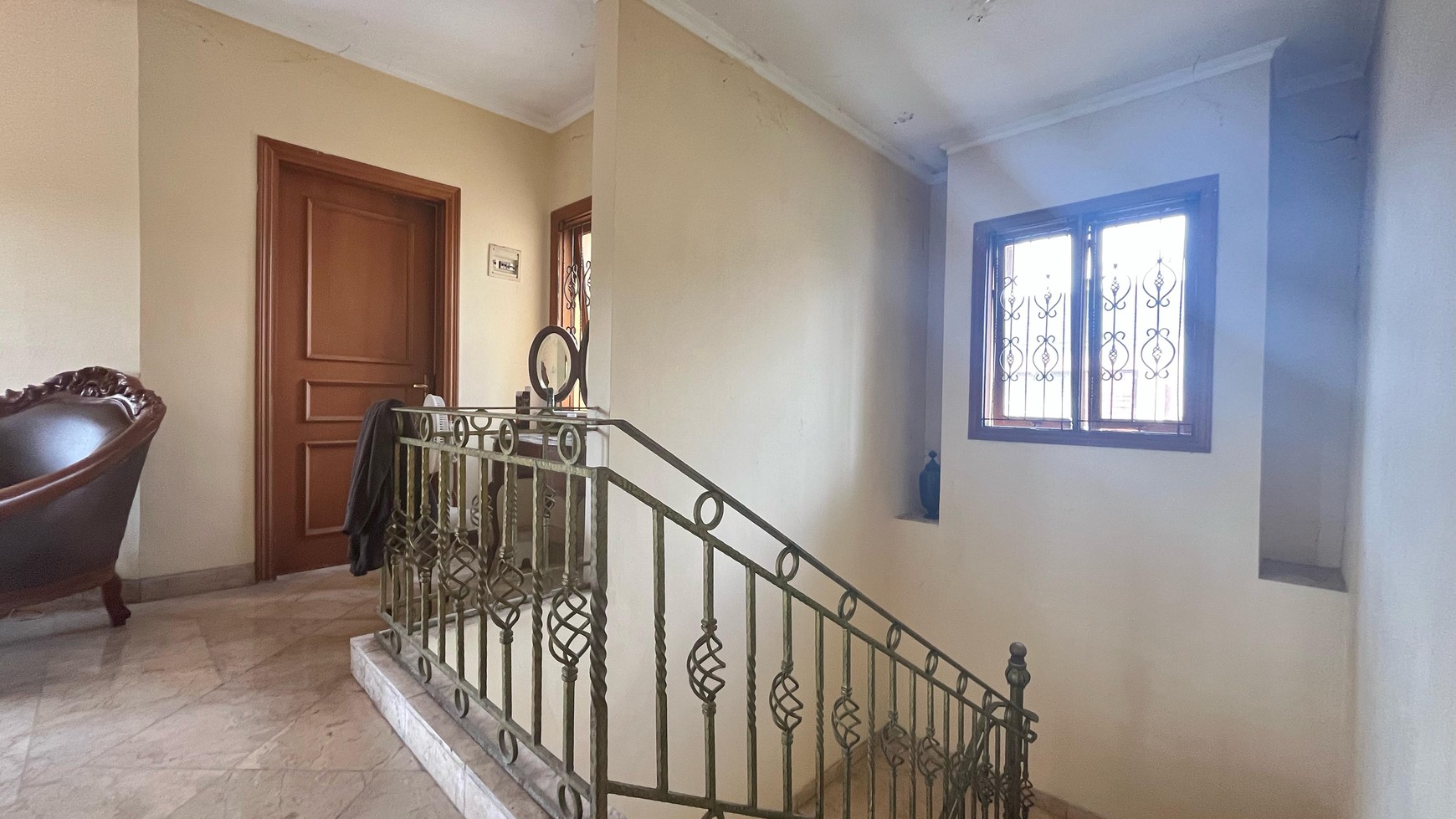 Rumah Luas & Fungsional di  Komplek Nyaman Cinere Berfasilitas Lap Tennis & SwimPool