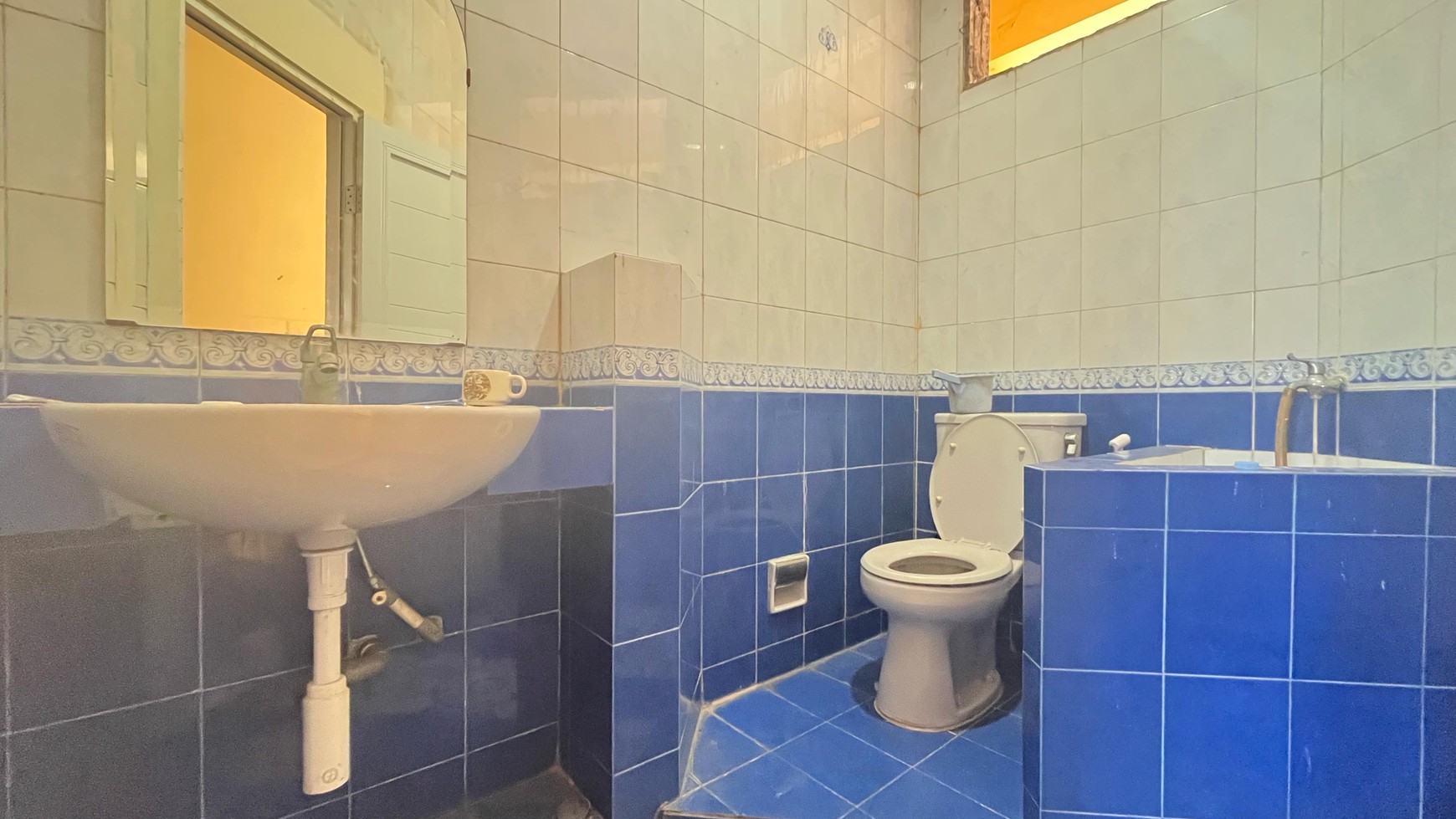 Rumah Luas & Fungsional di  Komplek Nyaman Cinere Berfasilitas Lap Tennis & SwimPool