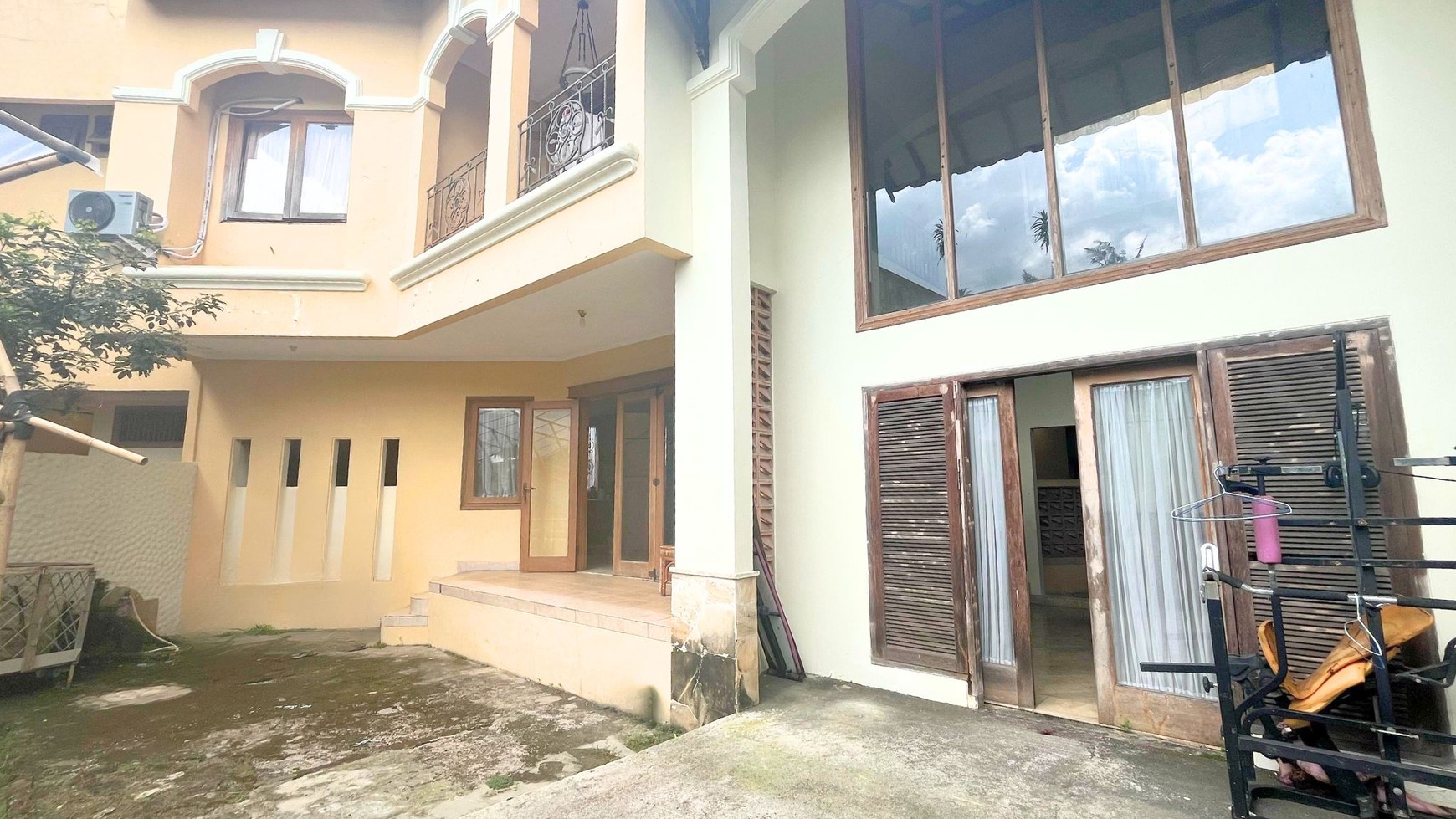 Rumah Luas & Fungsional di  Komplek Nyaman Cinere Berfasilitas Lap Tennis & SwimPool