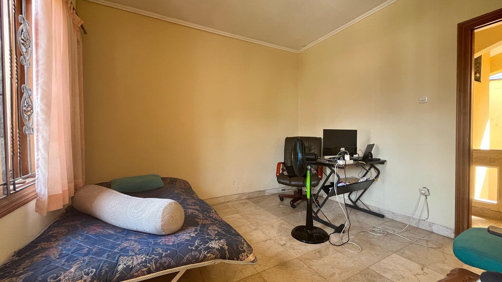 Rumah Luas & Fungsional di  Komplek Nyaman Cinere Berfasilitas Lap Tennis & SwimPool