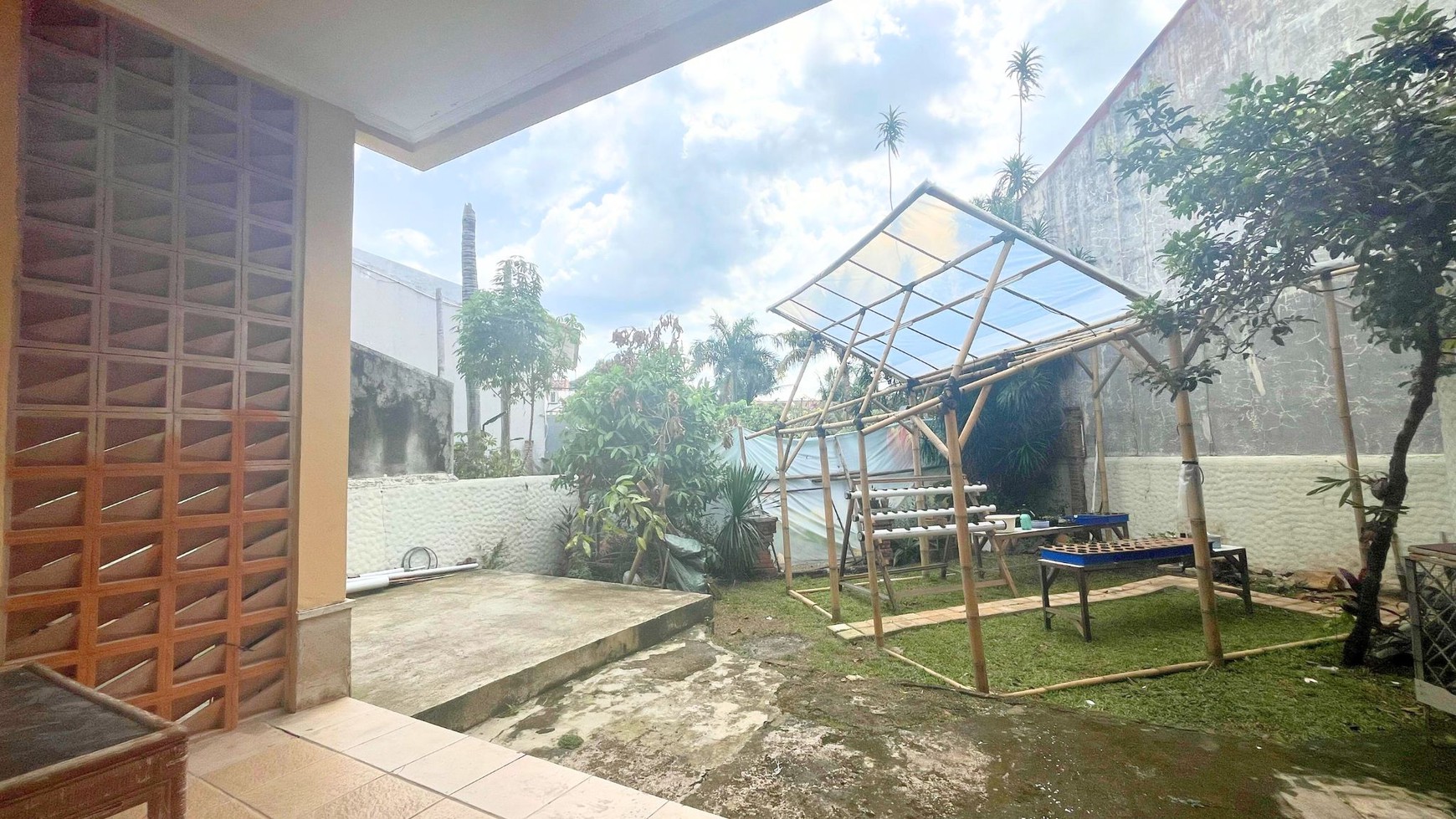 Rumah Luas & Fungsional di  Komplek Nyaman Cinere Berfasilitas Lap Tennis & SwimPool