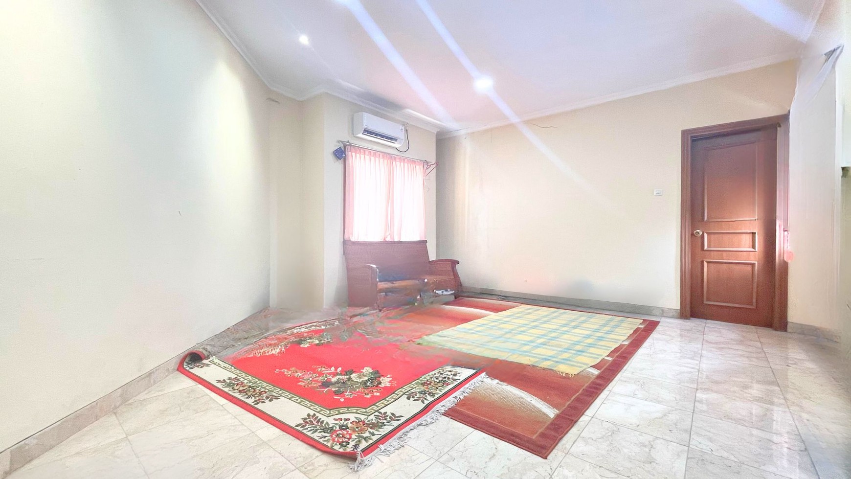 Rumah Luas & Fungsional di  Komplek Nyaman Cinere Berfasilitas Lap Tennis & SwimPool