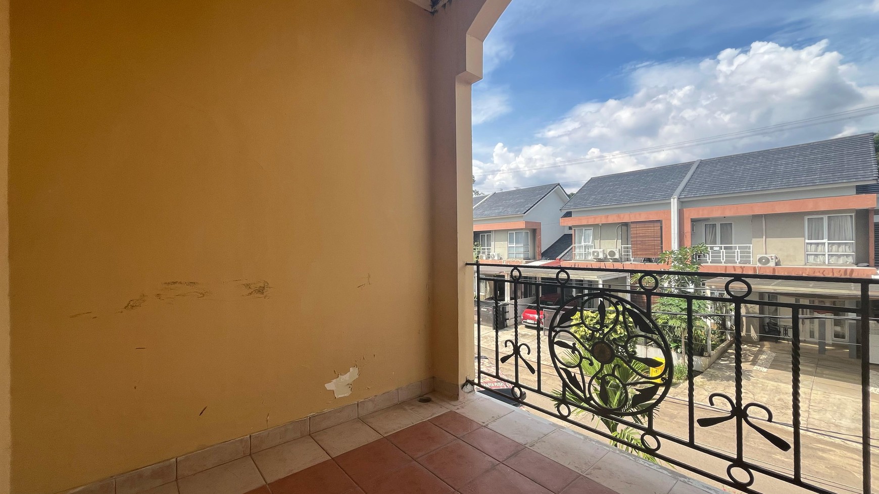 Rumah Luas & Fungsional di  Komplek Nyaman Cinere Berfasilitas Lap Tennis & SwimPool