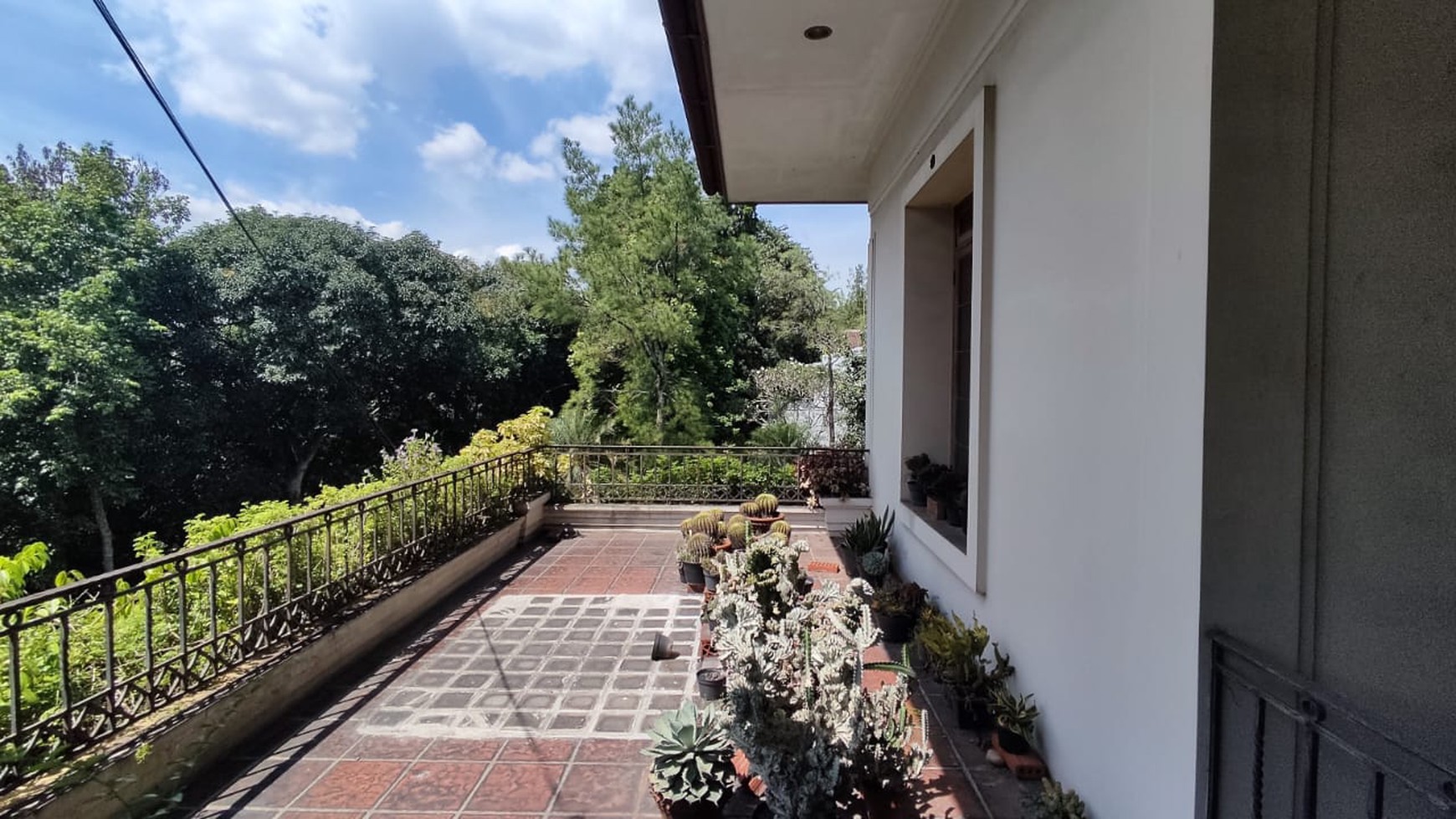 DIJUAL CEPAT! Rumah Classic European Style, Cantik, Terawat di Villa Cinere Mas