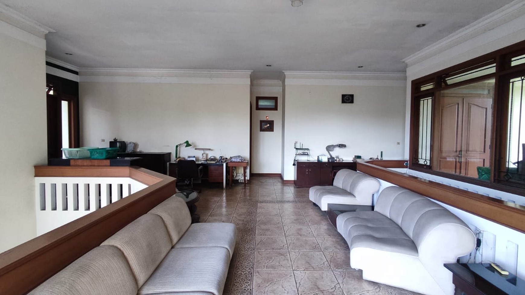 DIJUAL CEPAT! Rumah Classic European Style, Cantik, Terawat di Villa Cinere Mas