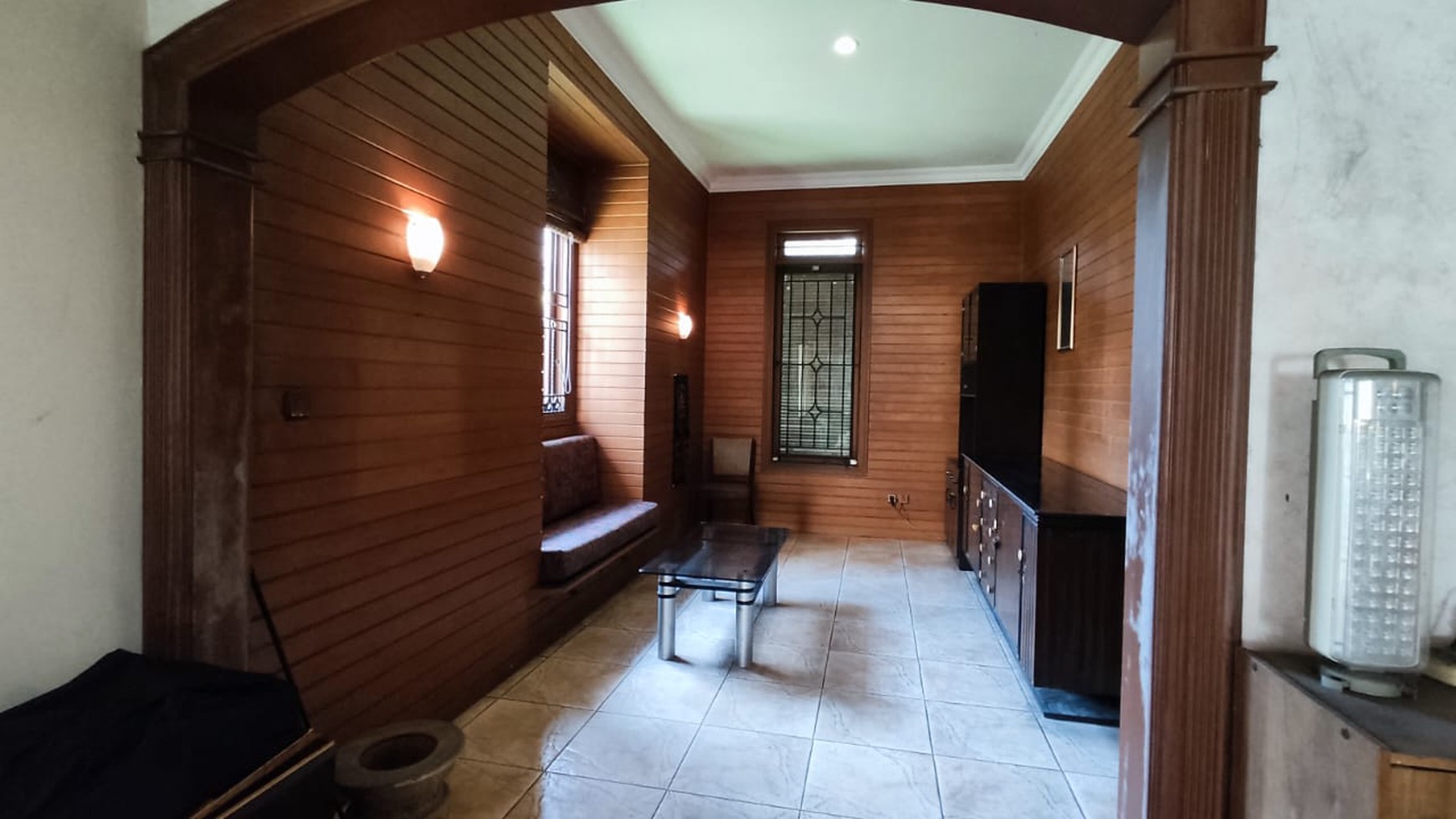 DIJUAL CEPAT! Rumah Classic European Style, Cantik, Terawat di Villa Cinere Mas