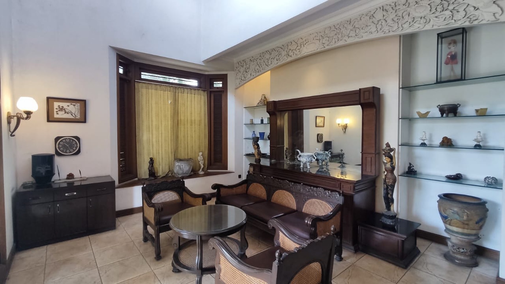 DIJUAL CEPAT! Rumah Classic European Style, Cantik, Terawat di Villa Cinere Mas