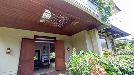 DIJUAL CEPAT! Rumah Classic European Style, Cantik, Terawat di Villa Cinere Mas