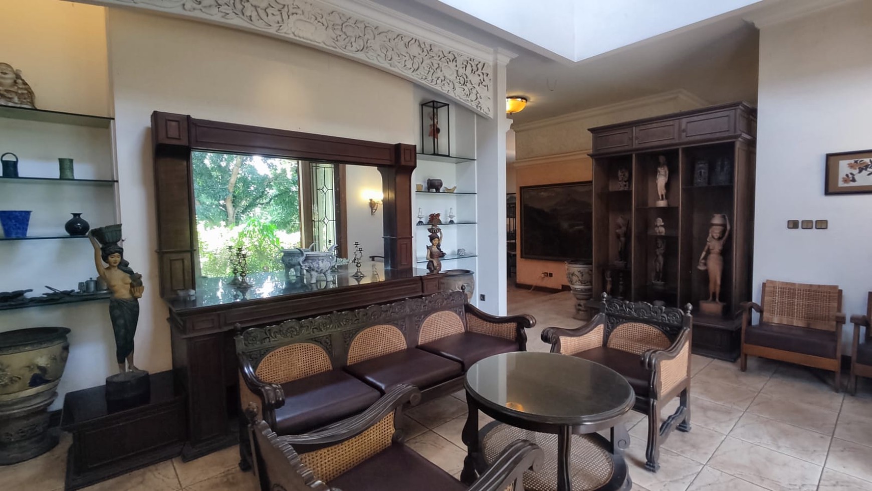 DIJUAL CEPAT! Rumah Classic European Style, Cantik, Terawat di Villa Cinere Mas