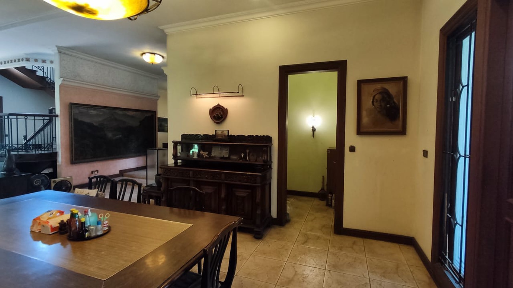 DIJUAL CEPAT! Rumah Classic European Style, Cantik, Terawat di Villa Cinere Mas