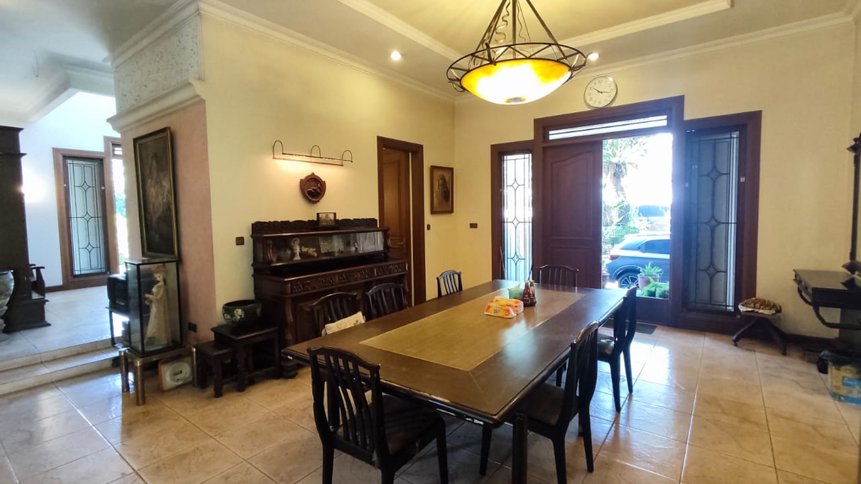 DIJUAL CEPAT! Rumah Classic European Style, Cantik, Terawat di Villa Cinere Mas