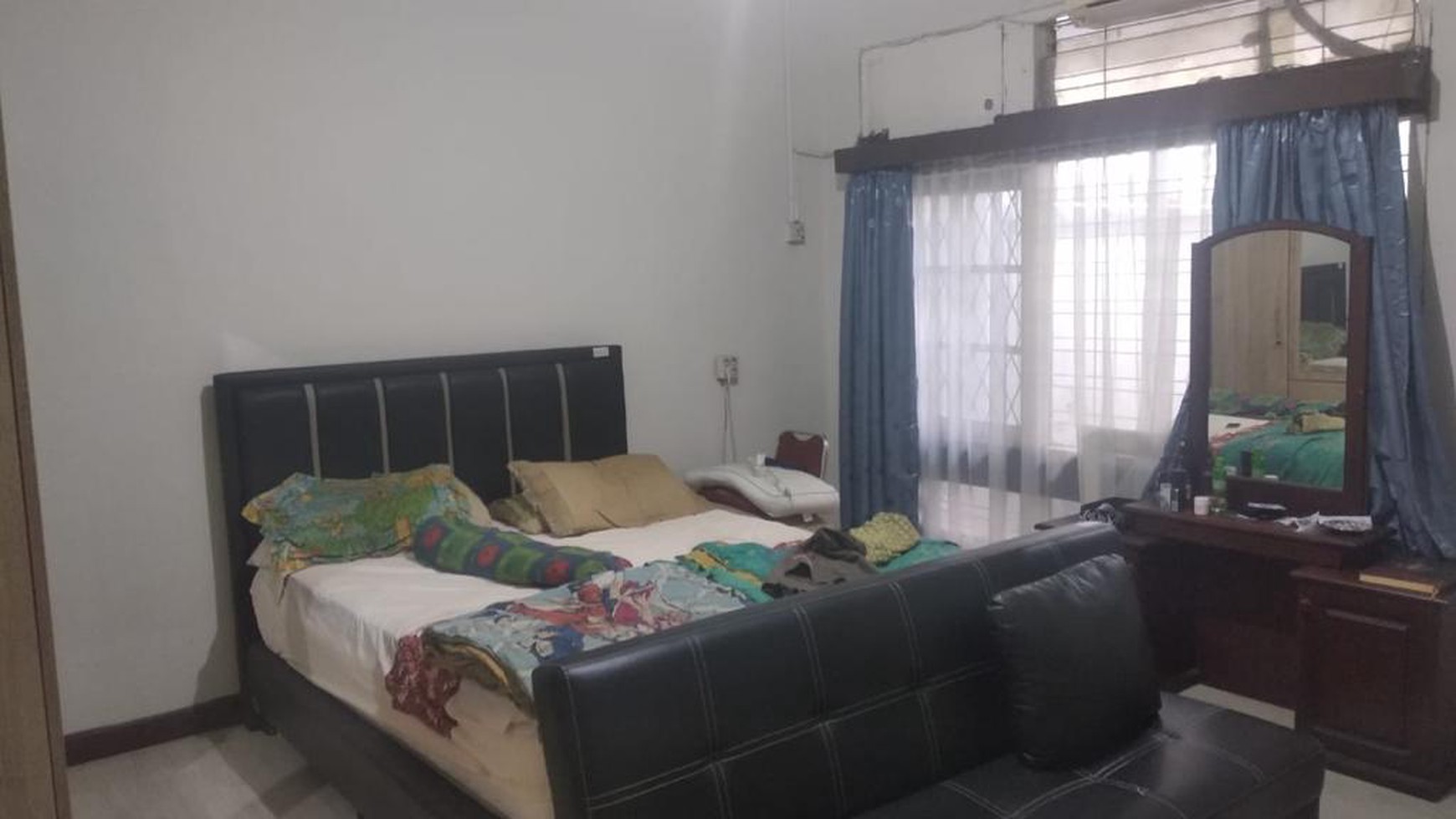 DIJUAL RUMAH KLASIK AREA MEWAH MENTENG.