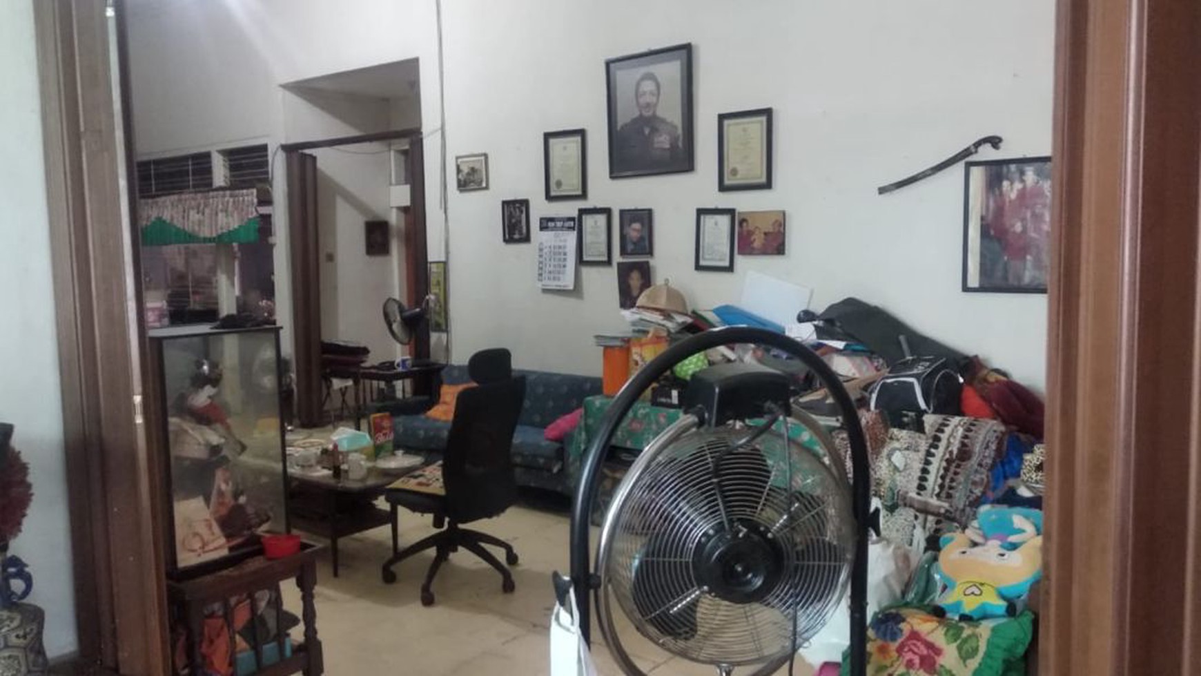 DIJUAL RUMAH KLASIK AREA MEWAH MENTENG.