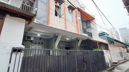 Rumah Kost 22 Kamar 3 Lantai Lokasi Strategis di Tanjung Duren - Jakarta Barat