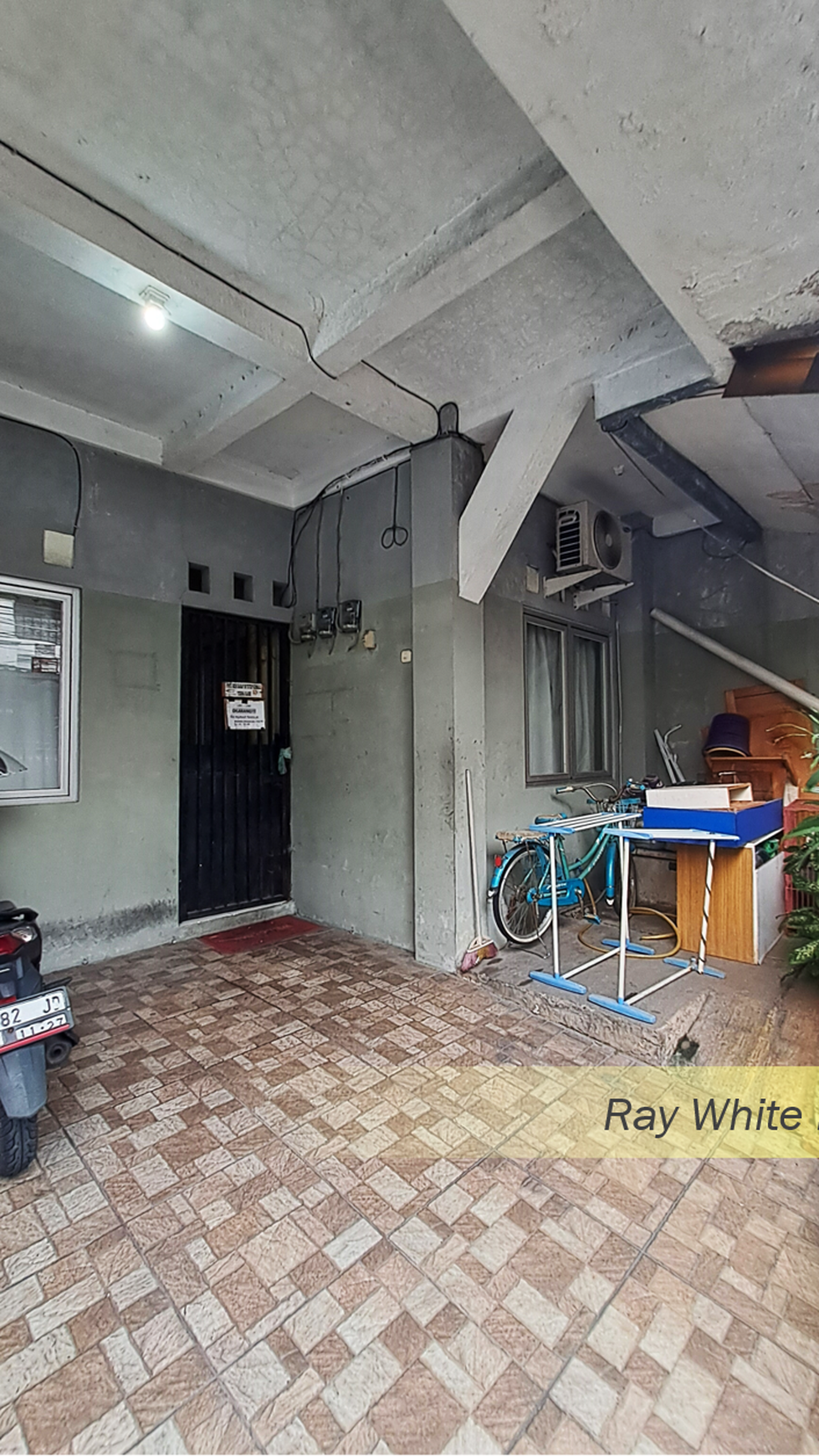 Rumah Kost 22 Kamar 3 Lantai Lokasi Strategis di Tanjung Duren - Jakarta Barat