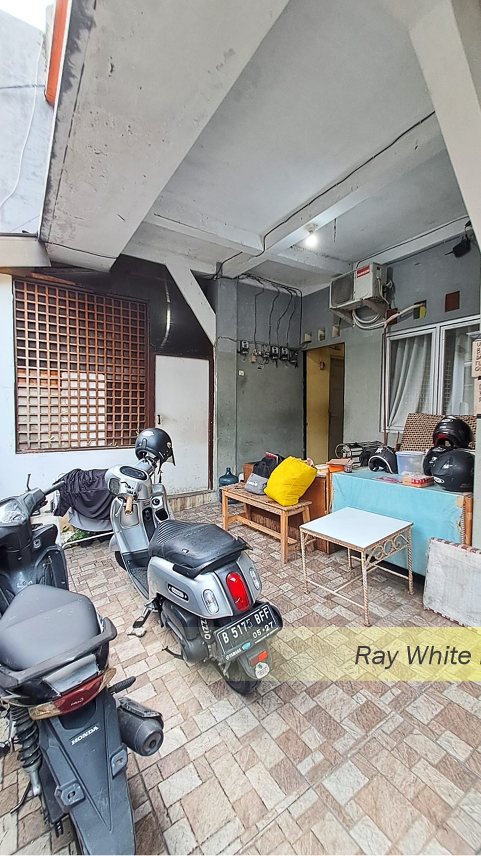 Rumah Kost 22 Kamar 3 Lantai Lokasi Strategis di Tanjung Duren - Jakarta Barat