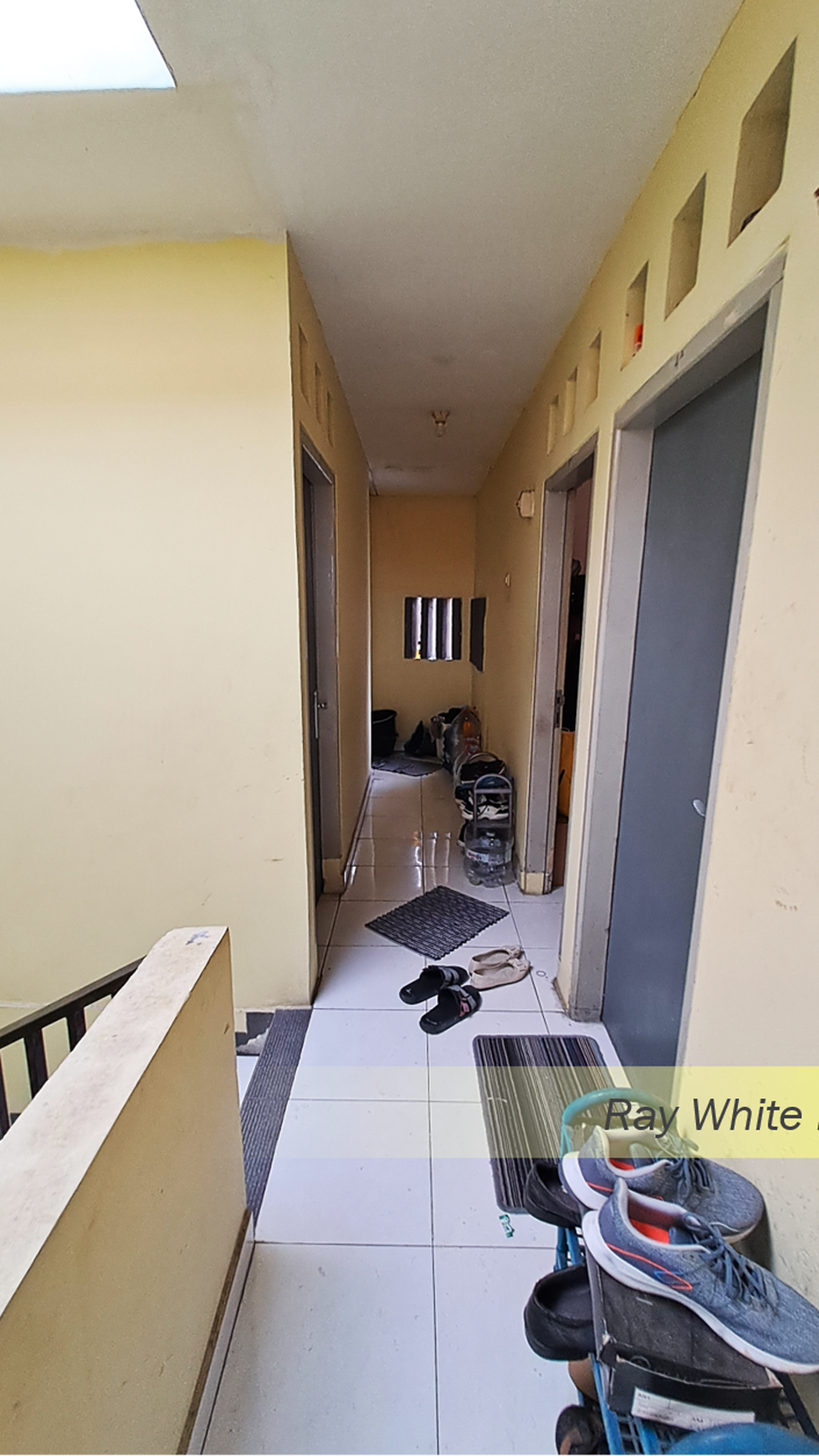 Rumah Kost 22 Kamar 3 Lantai Lokasi Strategis di Tanjung Duren - Jakarta Barat