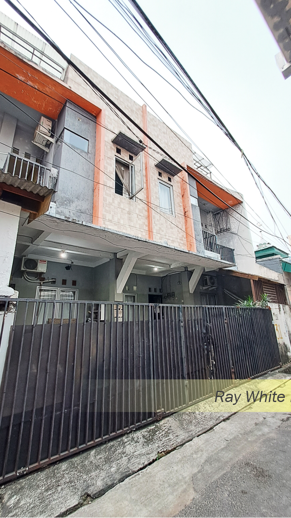 Rumah Kost 22 Kamar 3 Lantai Lokasi Strategis di Tanjung Duren, Jakarta Barat.