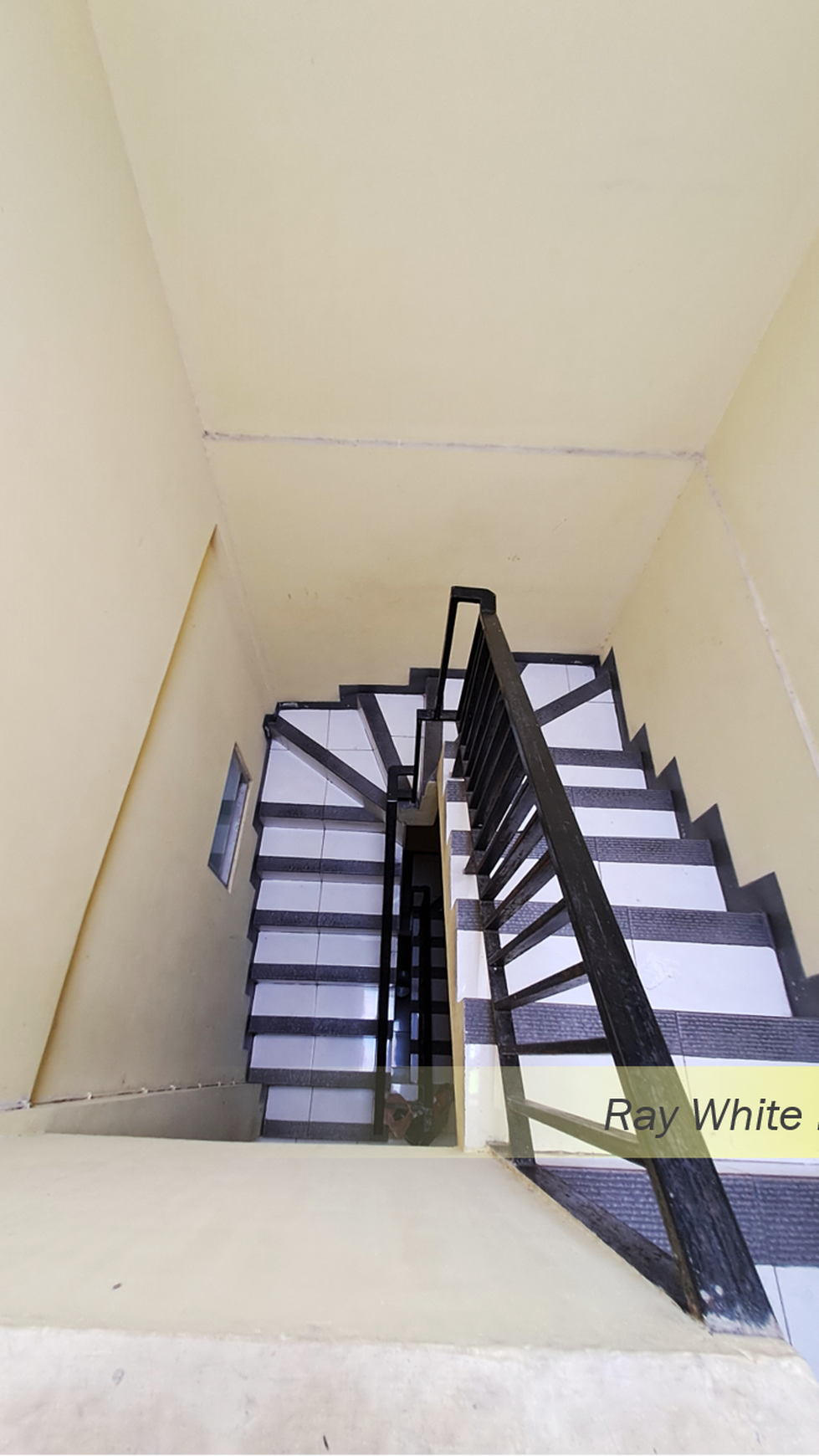 Rumah Kost 22 Kamar 3 Lantai Lokasi Strategis di Tanjung Duren, Jakarta Barat.