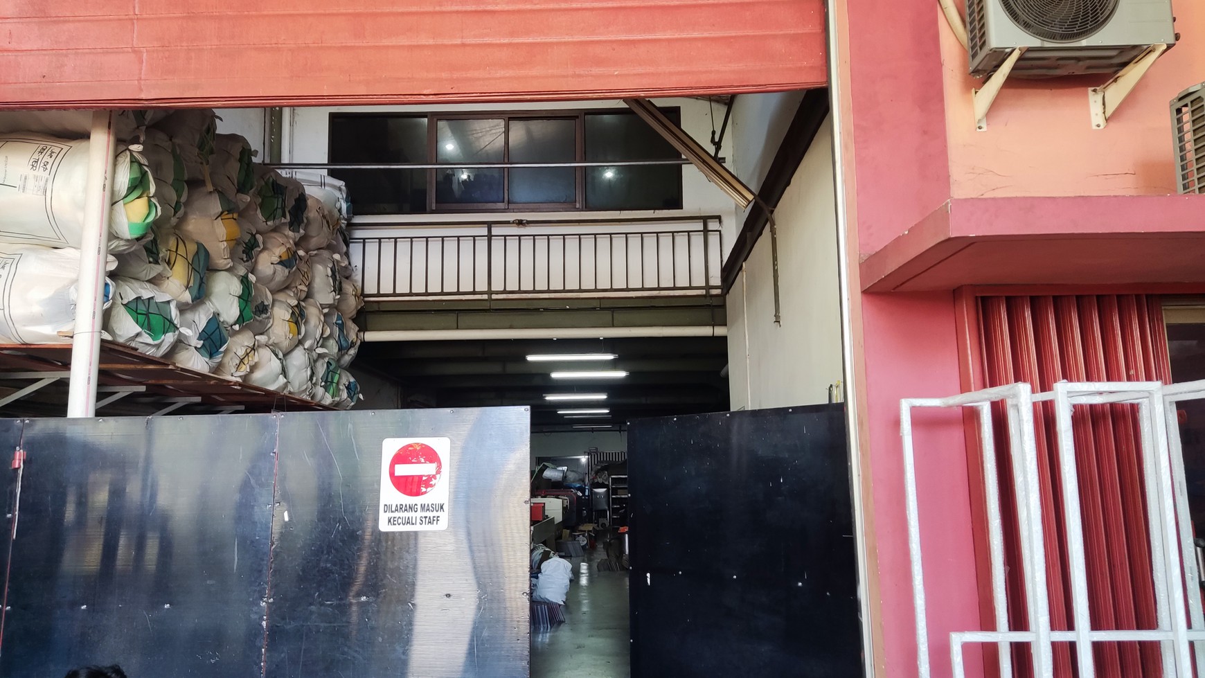 Hot Rent. Gudang luas di Taman Tekno, BSD