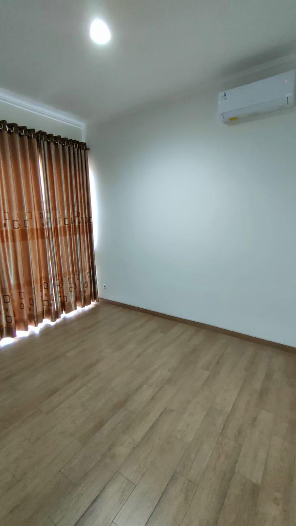Rumah Asri Fully Furnished - Cluster Eldora Suvarna Sutera