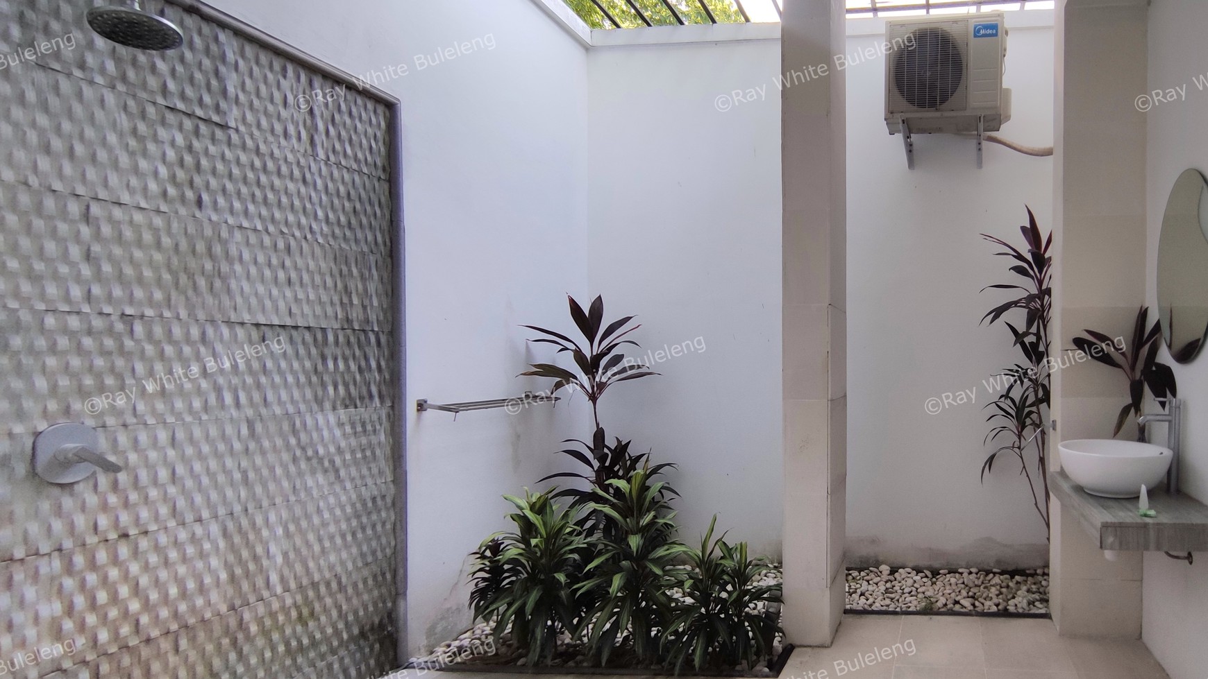 FREEHOLD VILLA IN LOVINA AREA