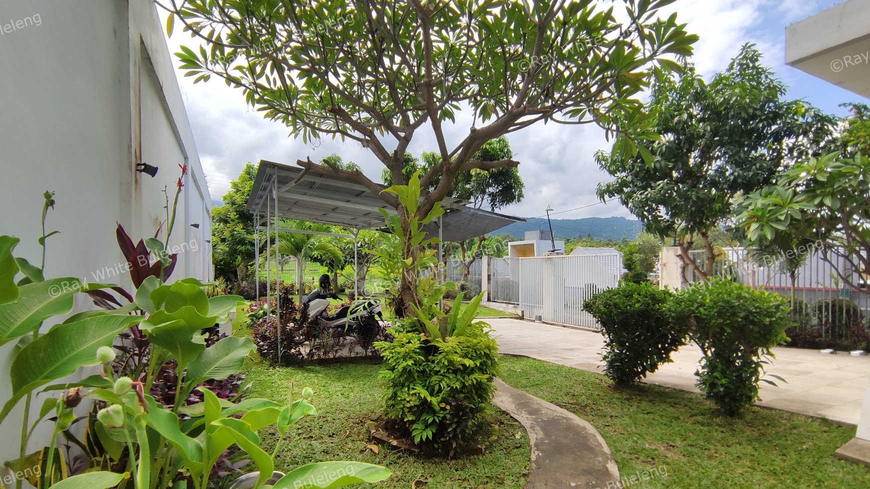 FREEHOLD VILLA IN LOVINA AREA