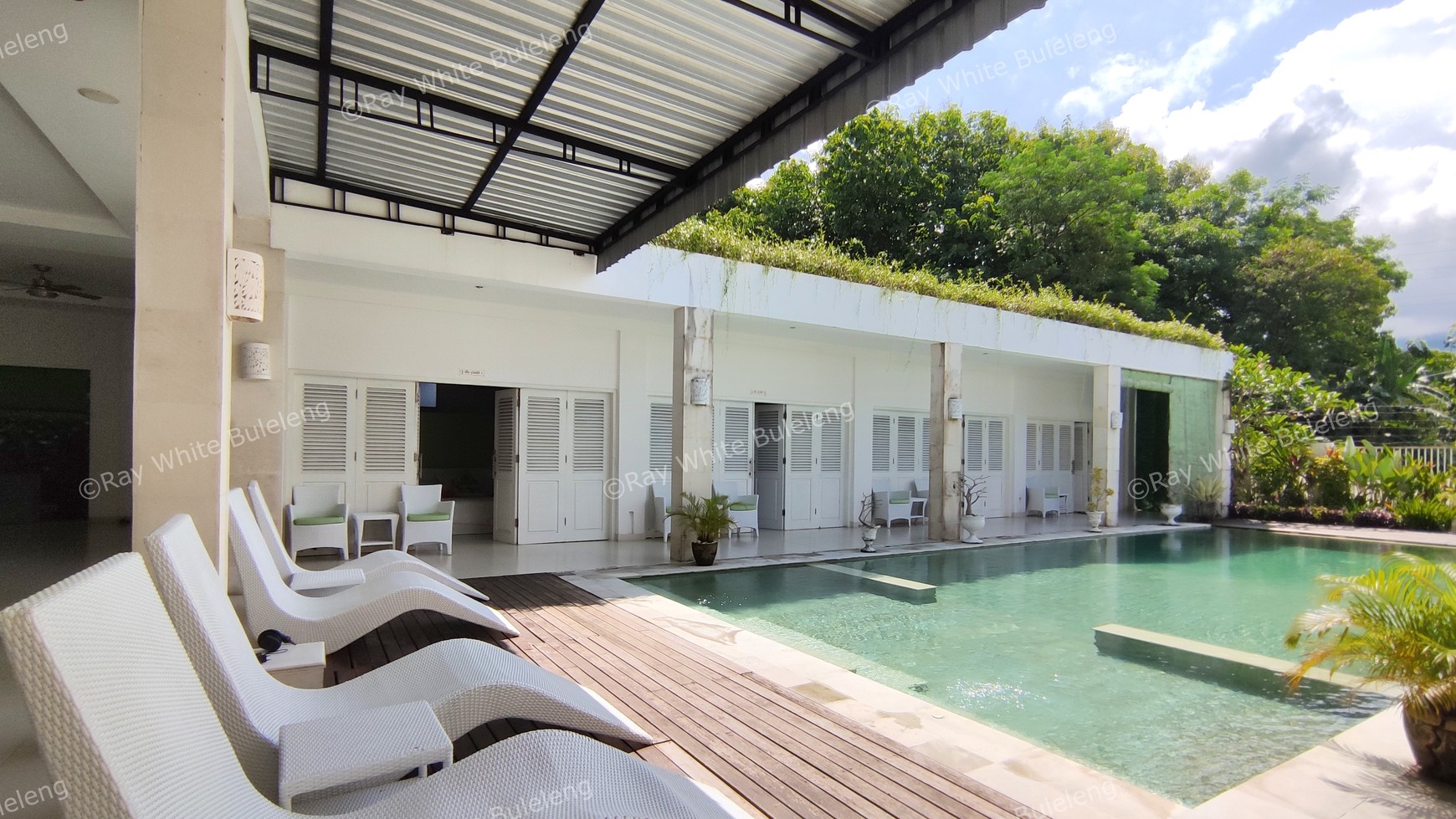 FREEHOLD VILLA IN LOVINA AREA