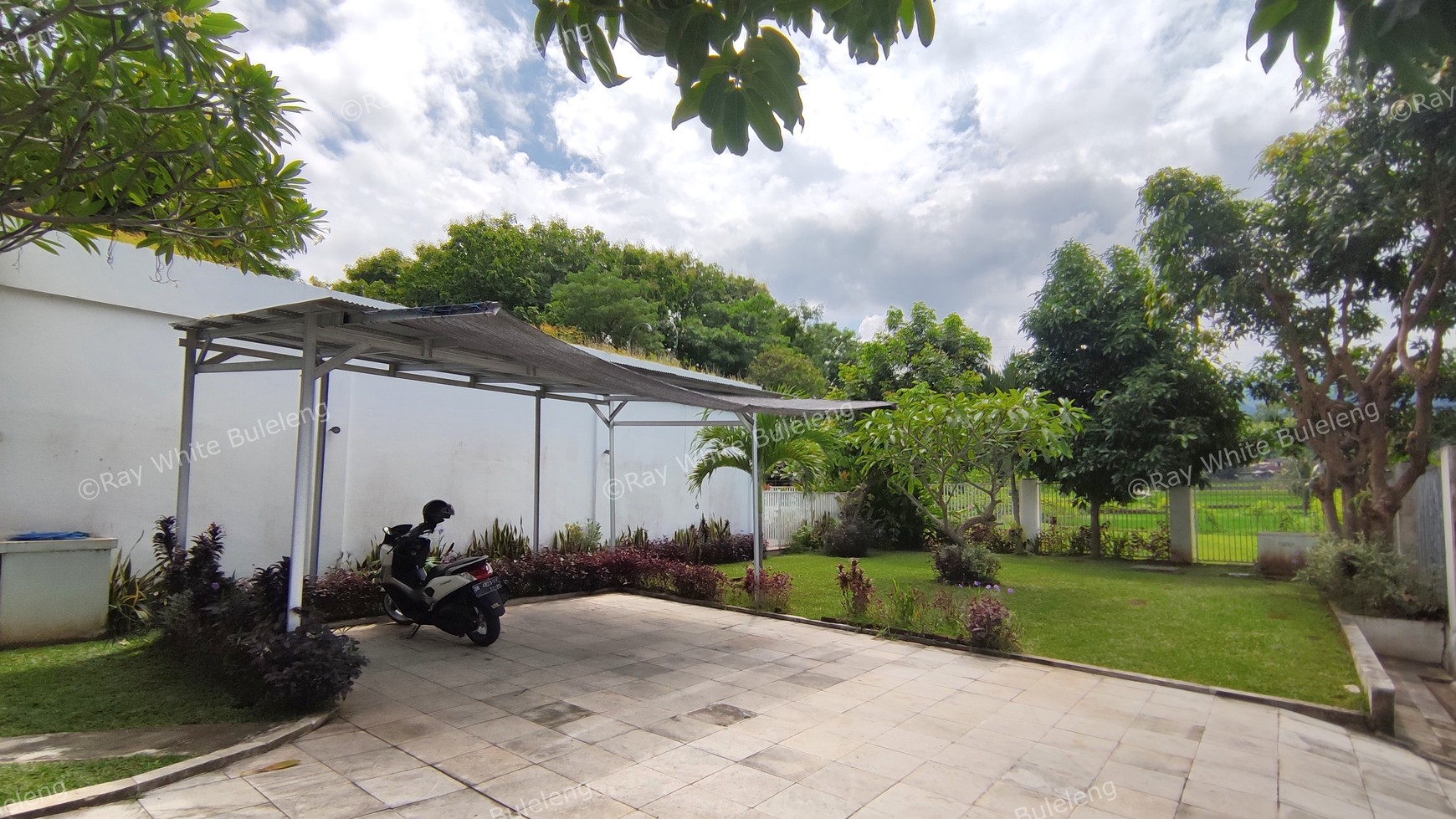 FREEHOLD VILLA IN LOVINA AREA