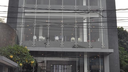 Dijual Gedung 4 lantai, lokasi sangat strategis 