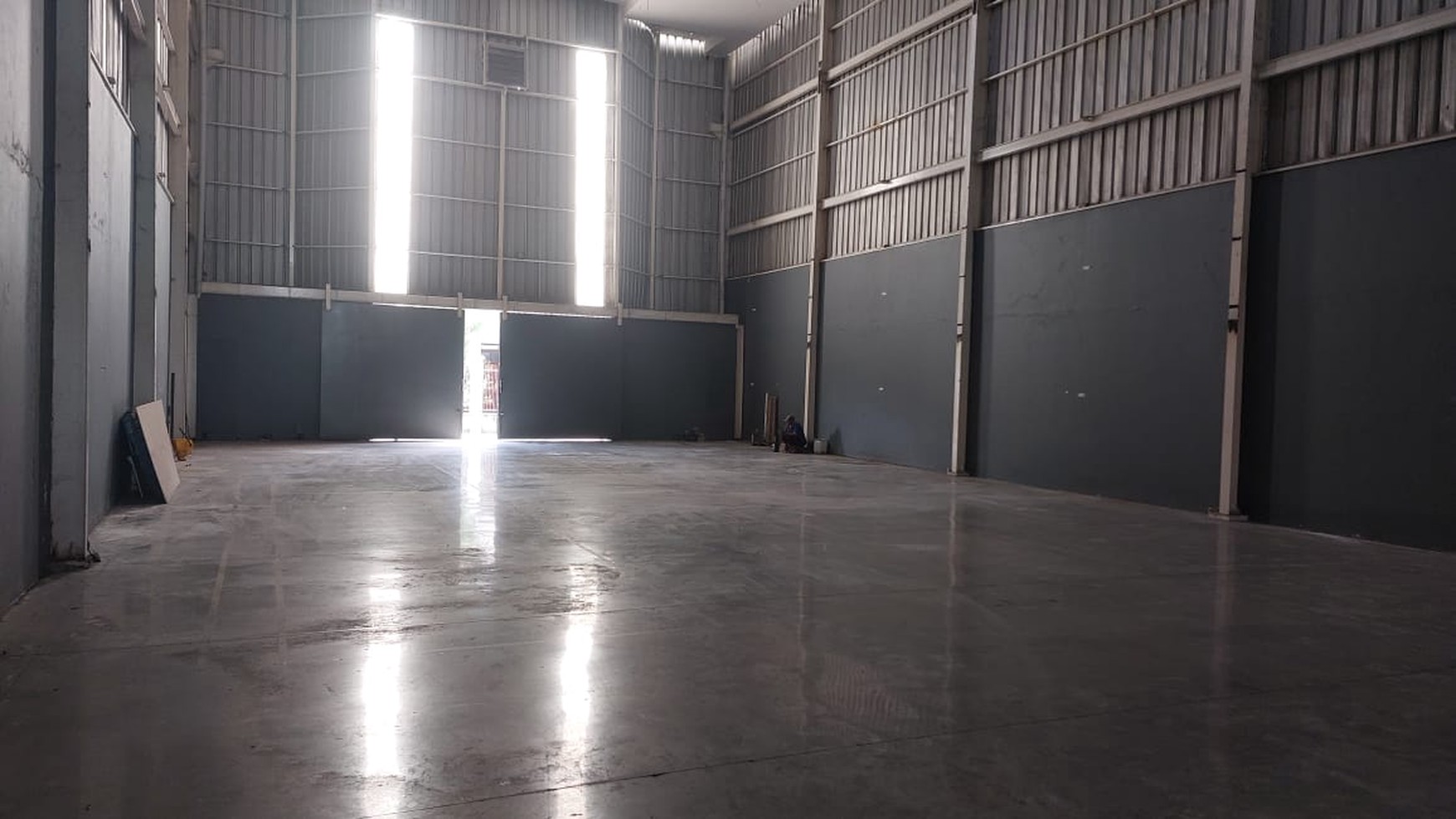 Dijual Gedung 4 lantai, lokasi sangat strategis