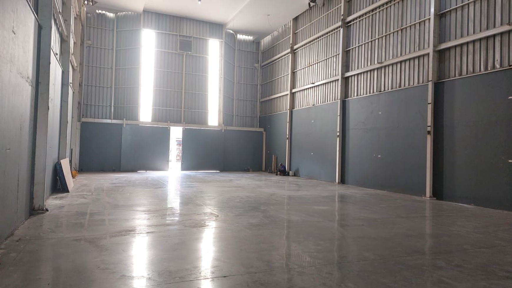 Dijual Gedung 4 lantai, lokasi sangat strategis