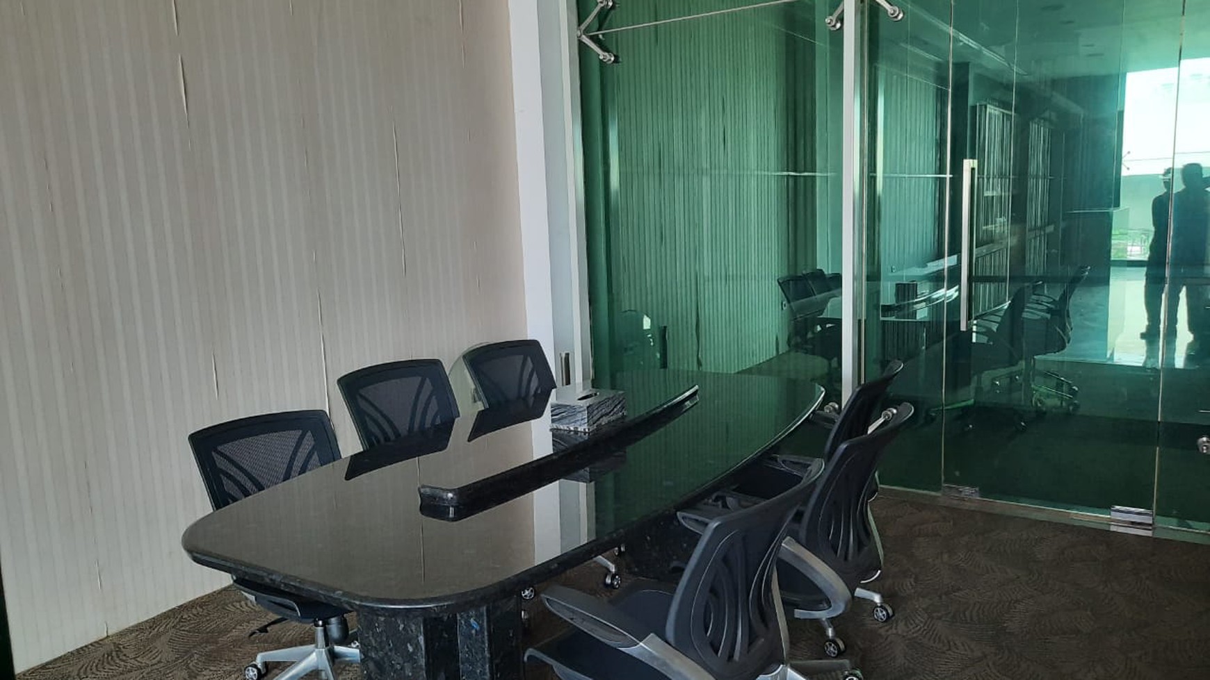 Dijual Gedung 4 lantai, lokasi sangat strategis