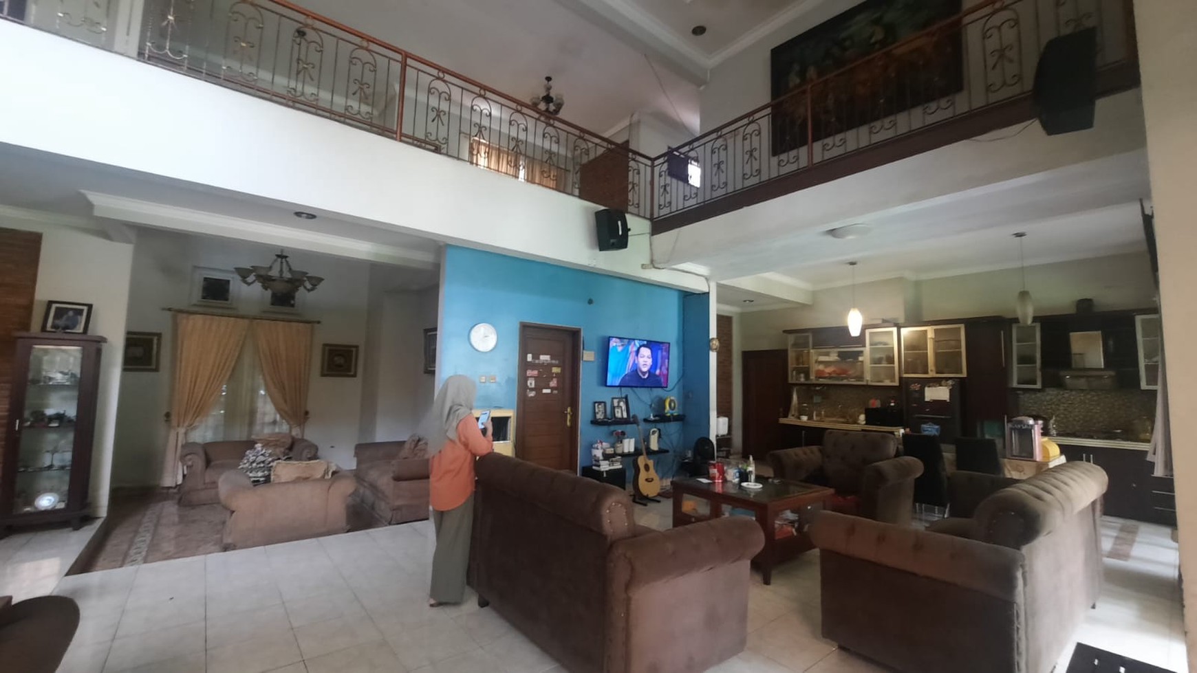 DIJUAL RUMAH 2 LANTAI LOKASI SANGAT STRATEGIS DI SELATAN JAKARTA.