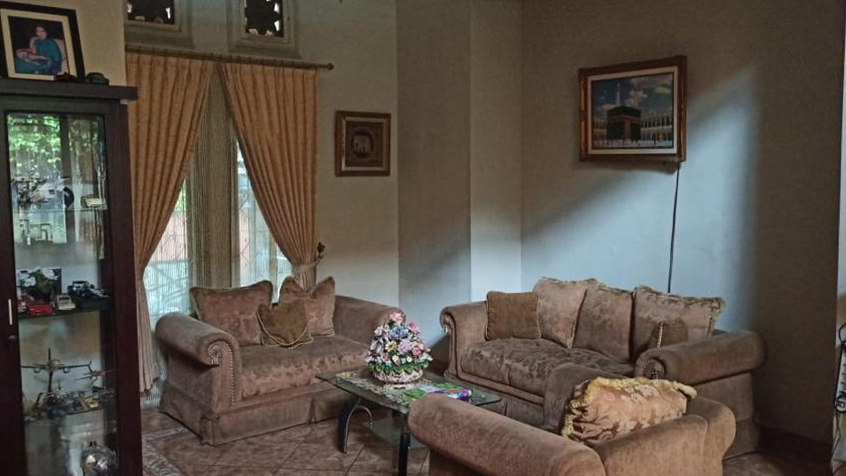 DIJUAL RUMAH 2 LANTAI LOKASI SANGAT STRATEGIS DI SELATAN JAKARTA.