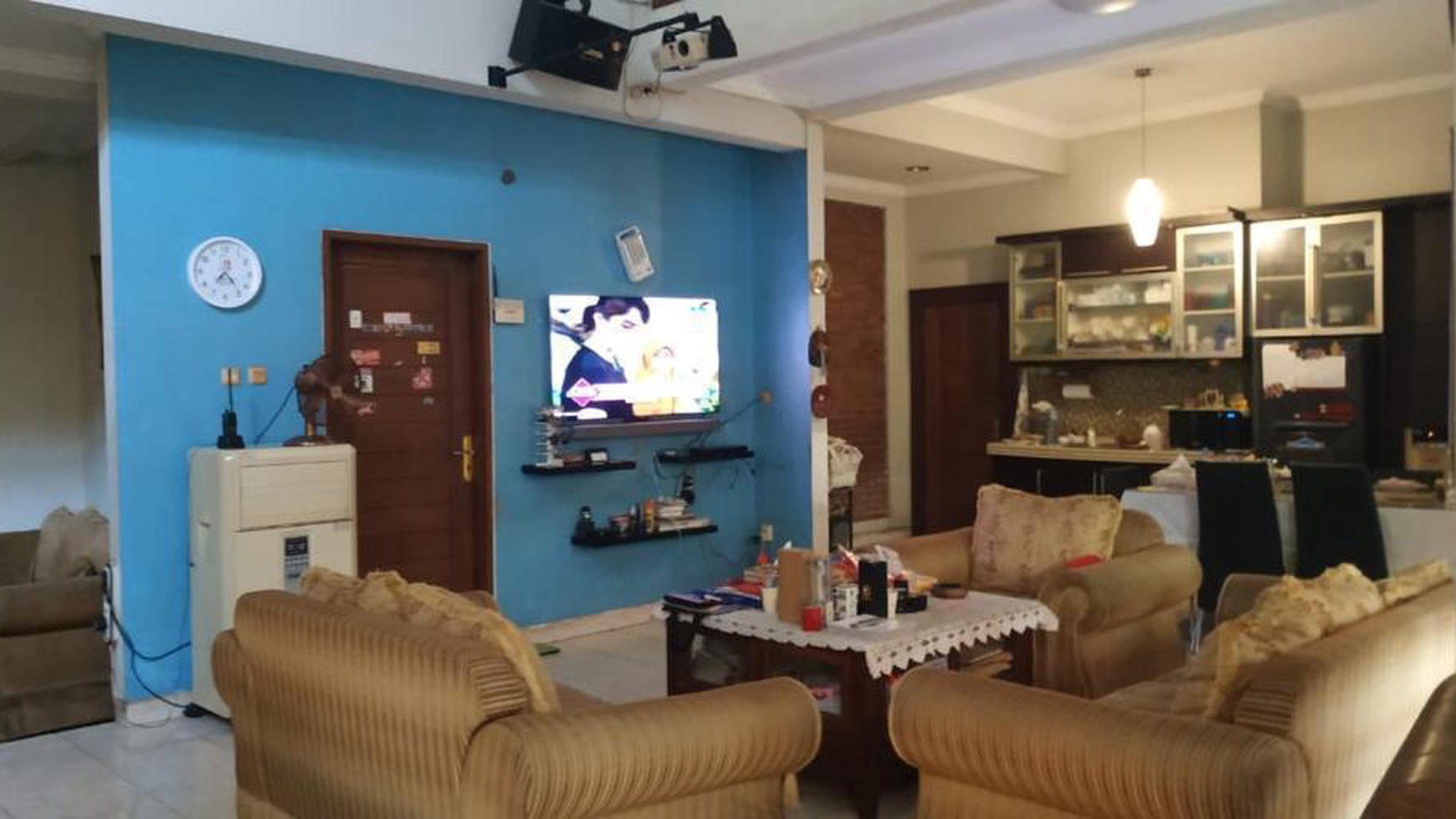 DIJUAL RUMAH 2 LANTAI LOKASI SANGAT STRATEGIS DI SELATAN JAKARTA.