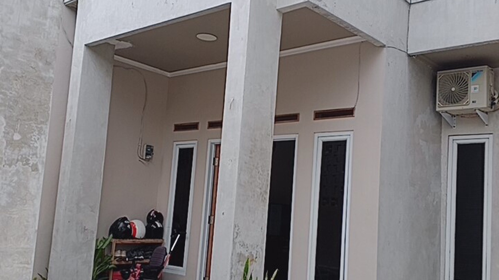 Dijual Rumah dijual cantik lokasi strategis dekat jalan provinsi