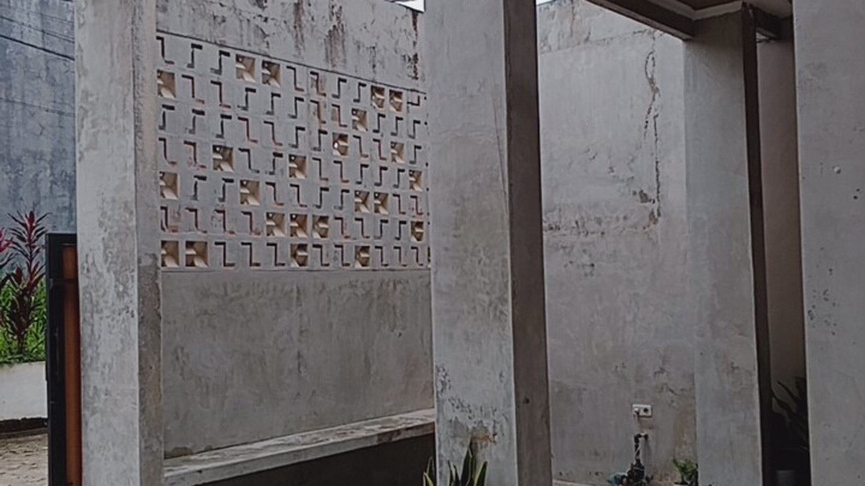Dijual Rumah dijual cantik lokasi strategis dekat jalan provinsi