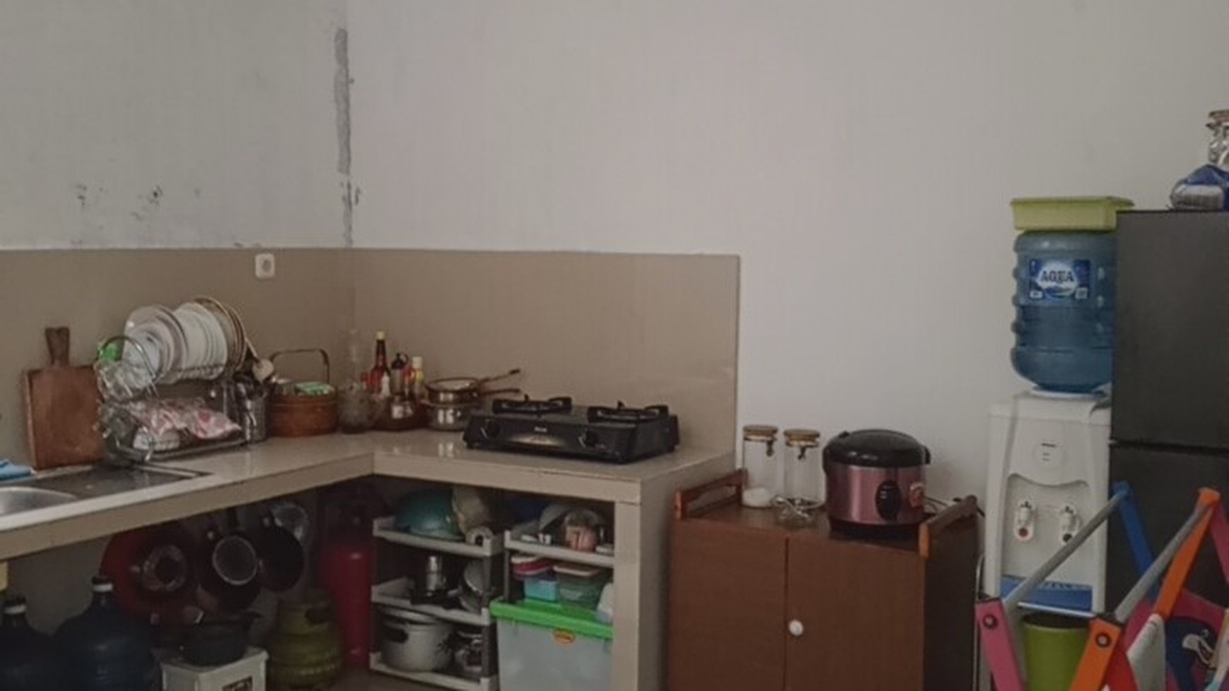 Dijual Rumah dijual cantik lokasi strategis dekat jalan provinsi