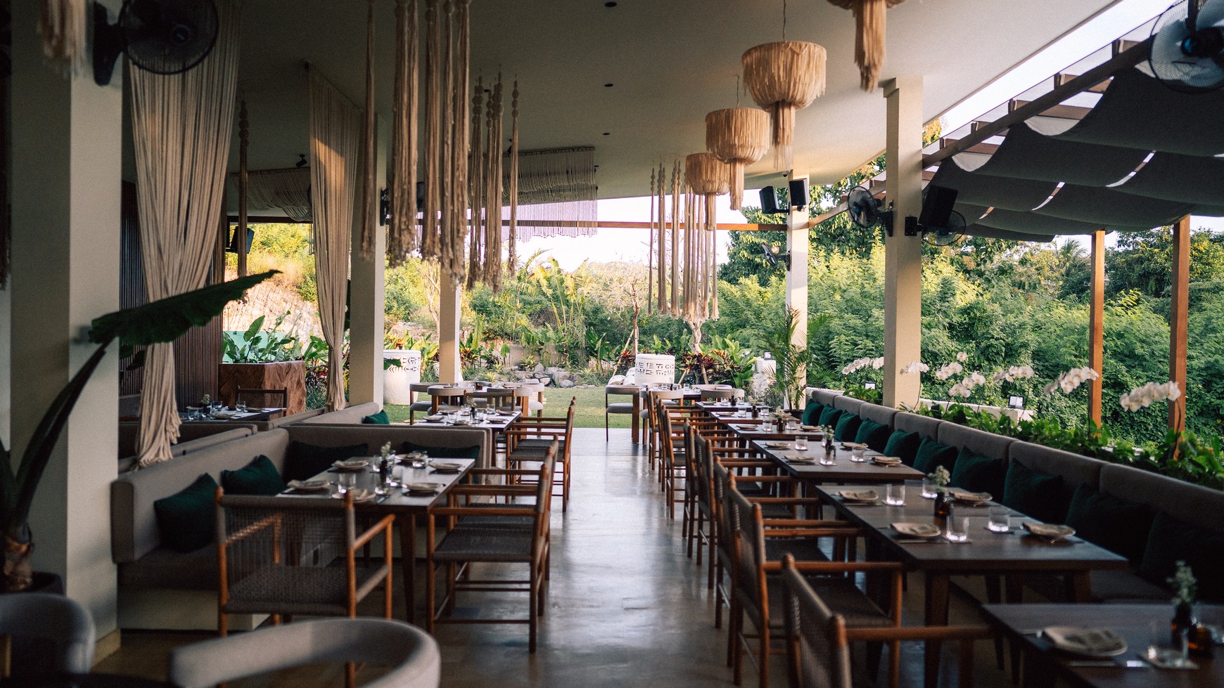 Leasehold - Premium Restaurant with Full Licensing in the Heart of Uluwatu, Bali - Ready for Business