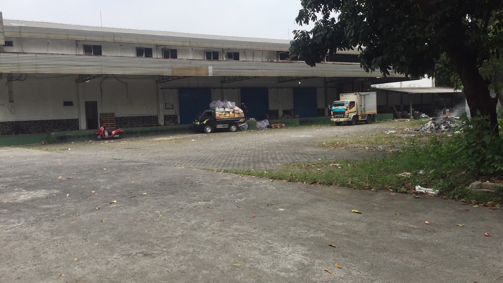 Disewakan Tanah dan  bangunan Pinggir jalan Raya di Bintaro 