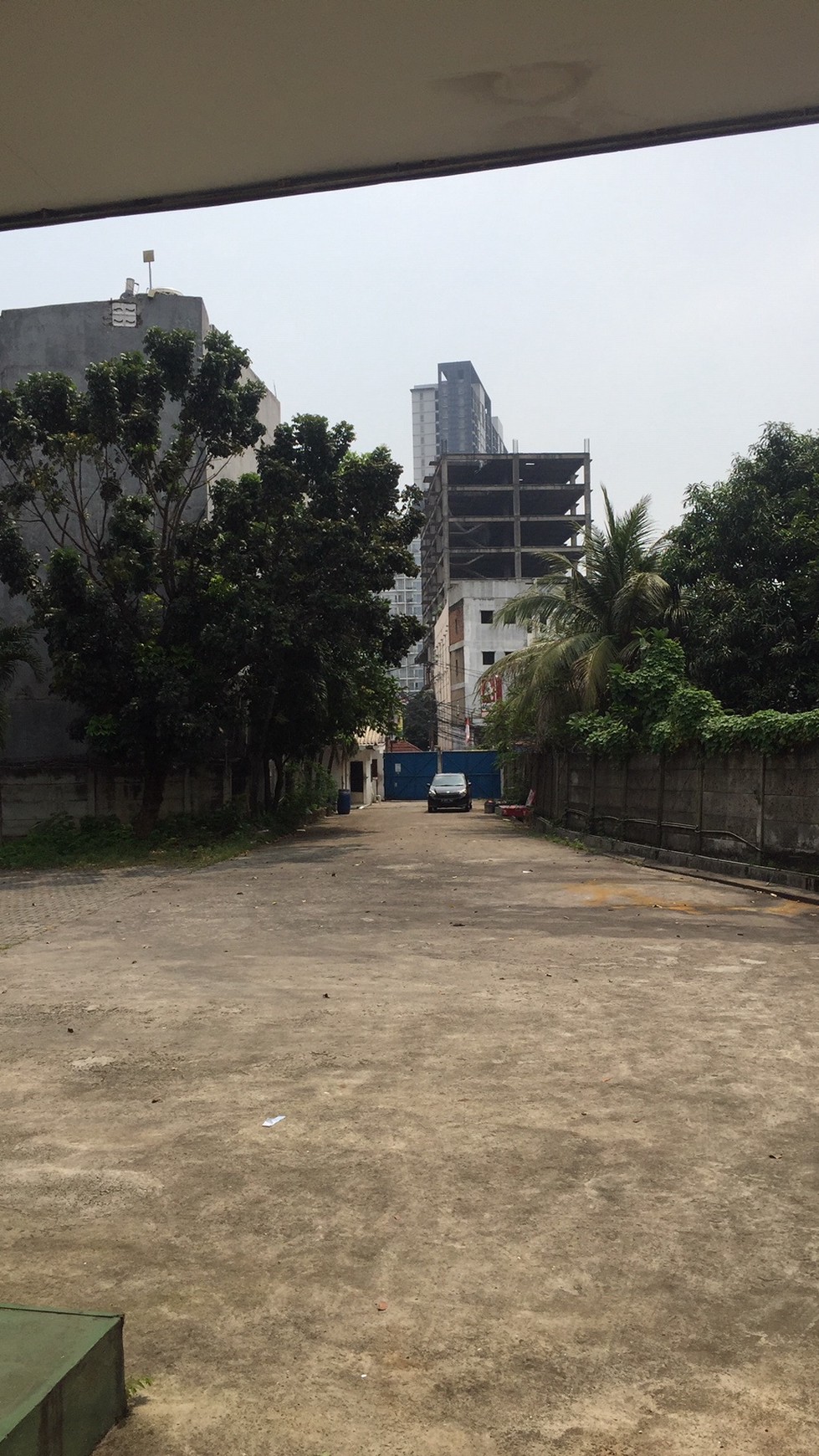 Disewakan Tanah dan  bangunan Pinggir jalan Raya di Bintaro 