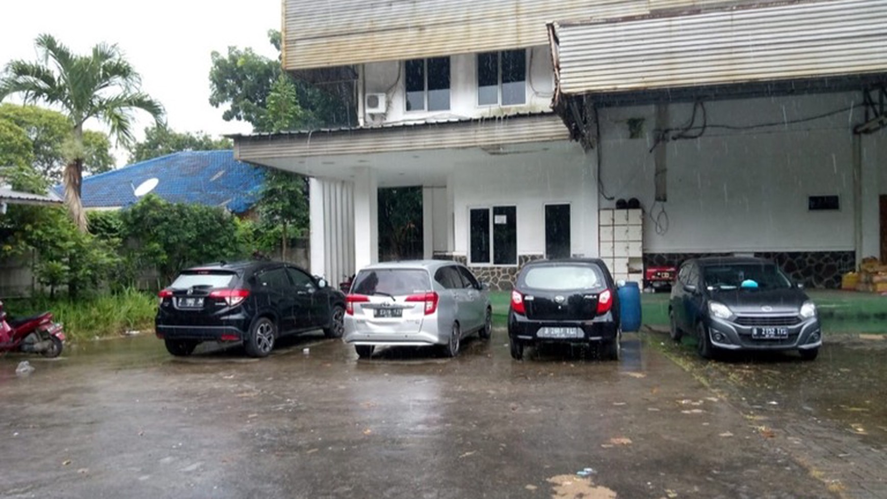 Disewakan Tanah dan  bangunan Pinggir jalan Raya di Bintaro 