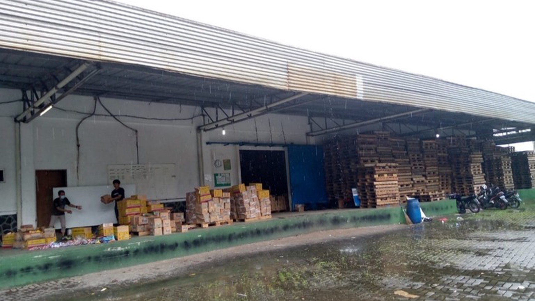 Disewakan Tanah dan  bangunan Pinggir jalan Raya di Bintaro 