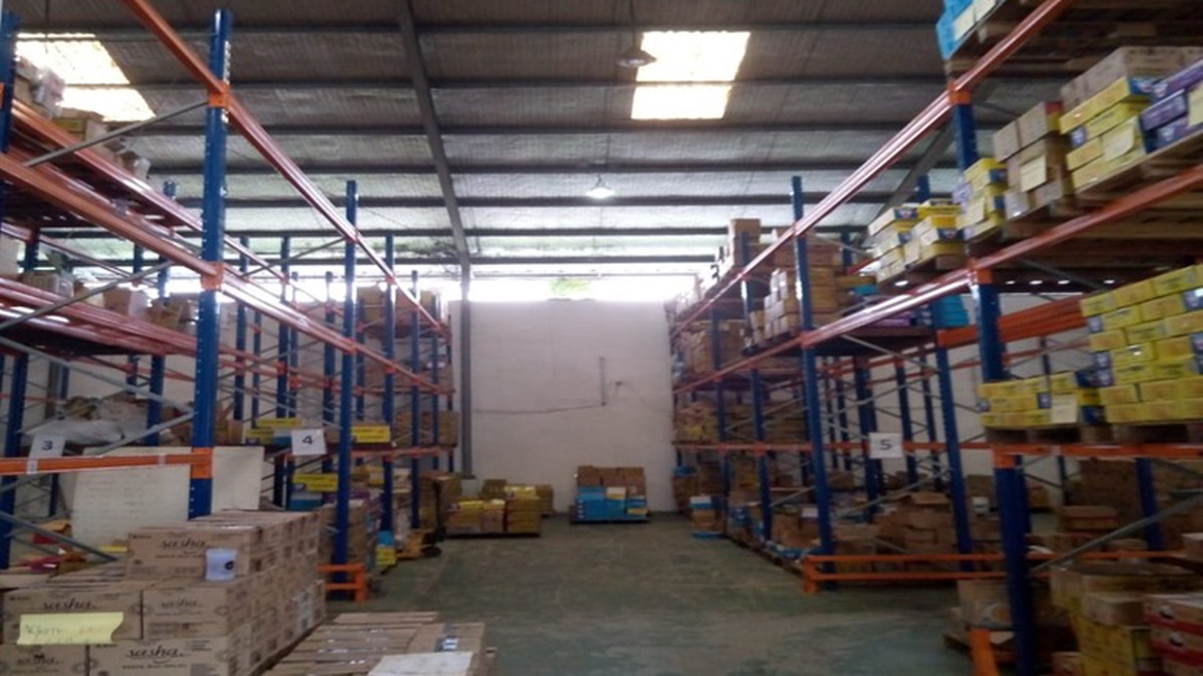 Disewakan Tanah dan  bangunan Pinggir jalan Raya di Bintaro 