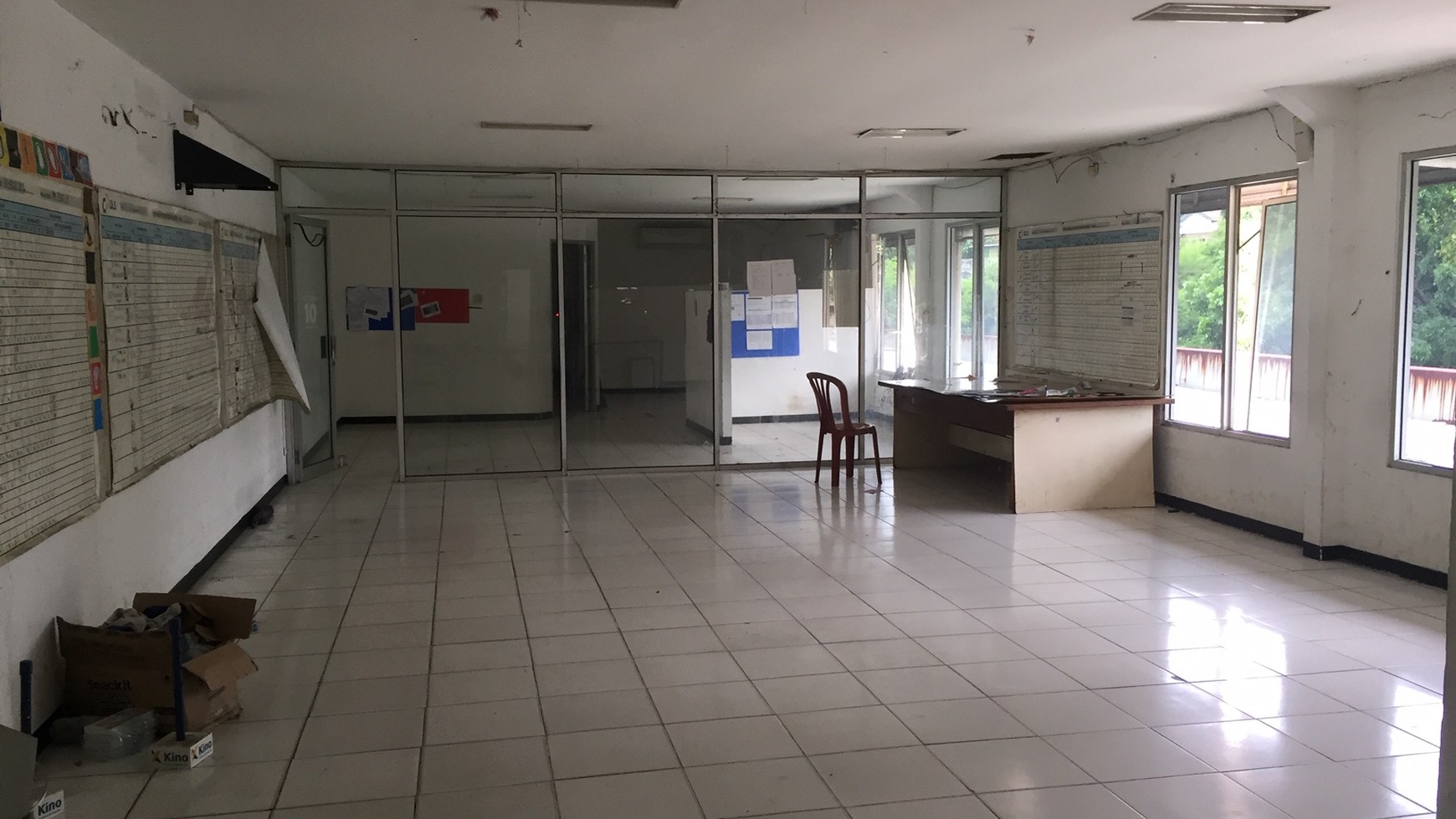 Disewakan Tanah dan  bangunan Pinggir jalan Raya di Bintaro 