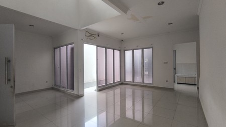 Disewakan Rumah 2 lantai Siap Pakai di Cherry Ville, Grand Wisata, Bekasi